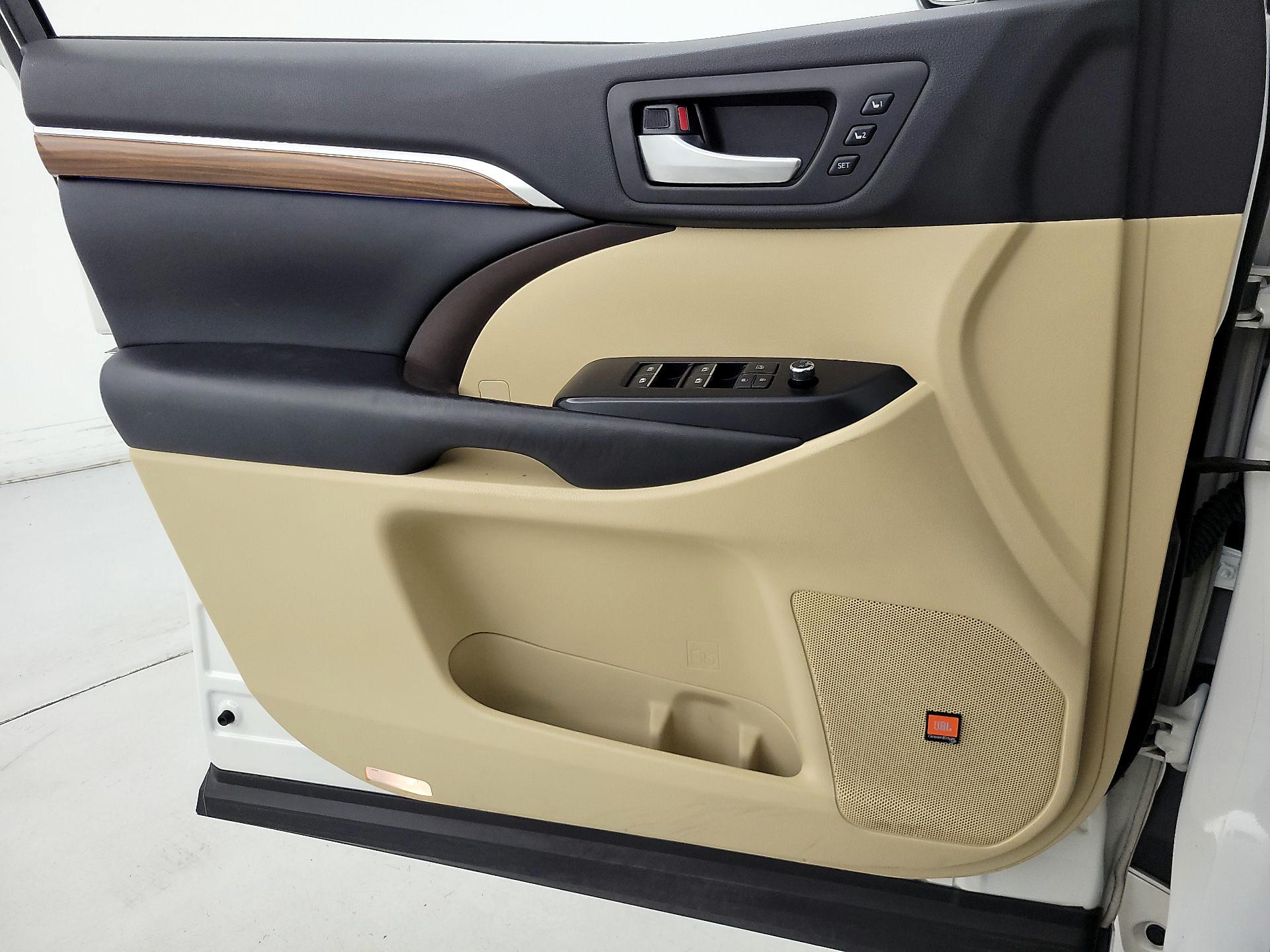 Thumbnail: 2019 Toyota Highlander - 12