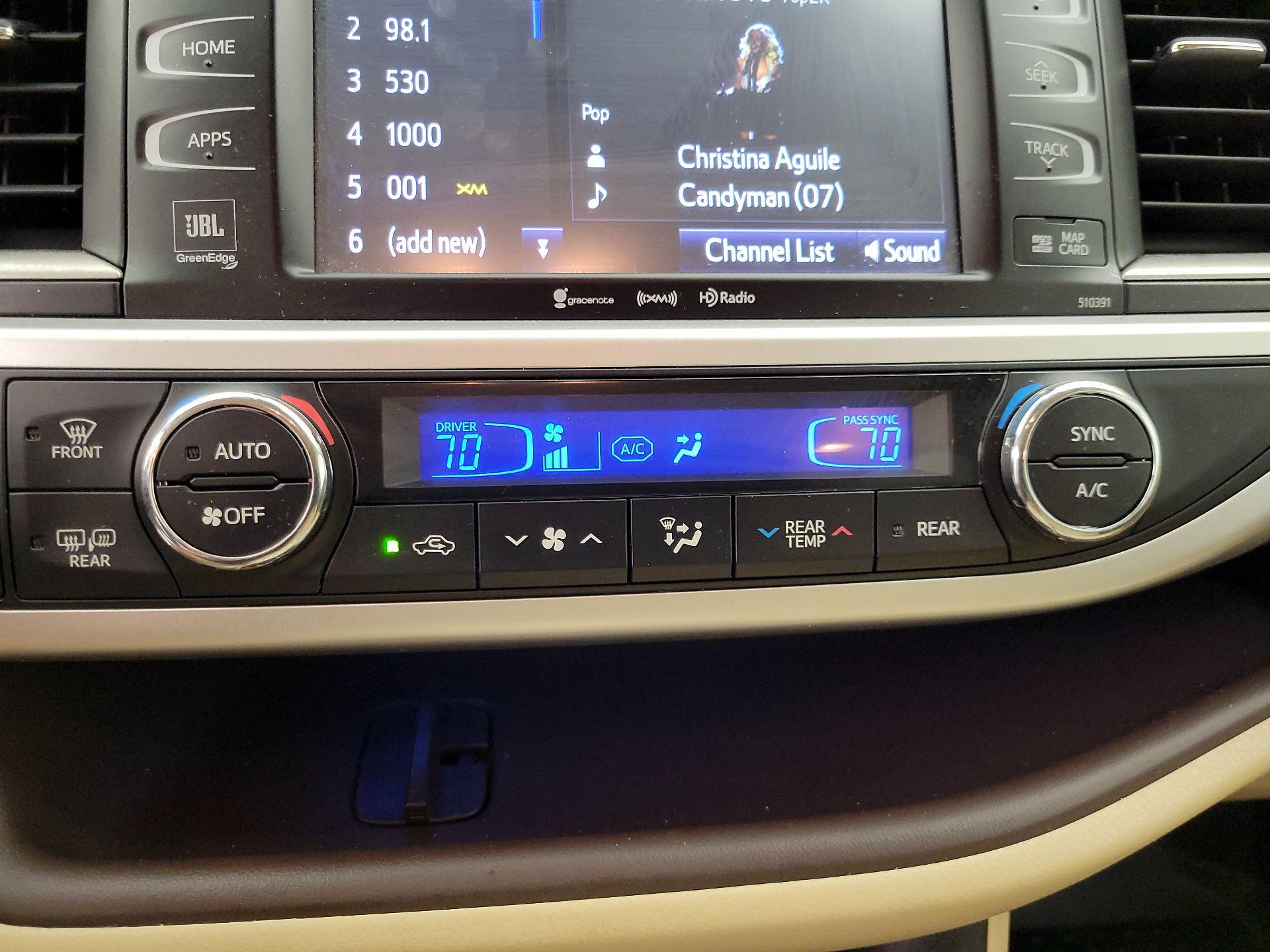 Thumbnail: 2019 Toyota Highlander - 17