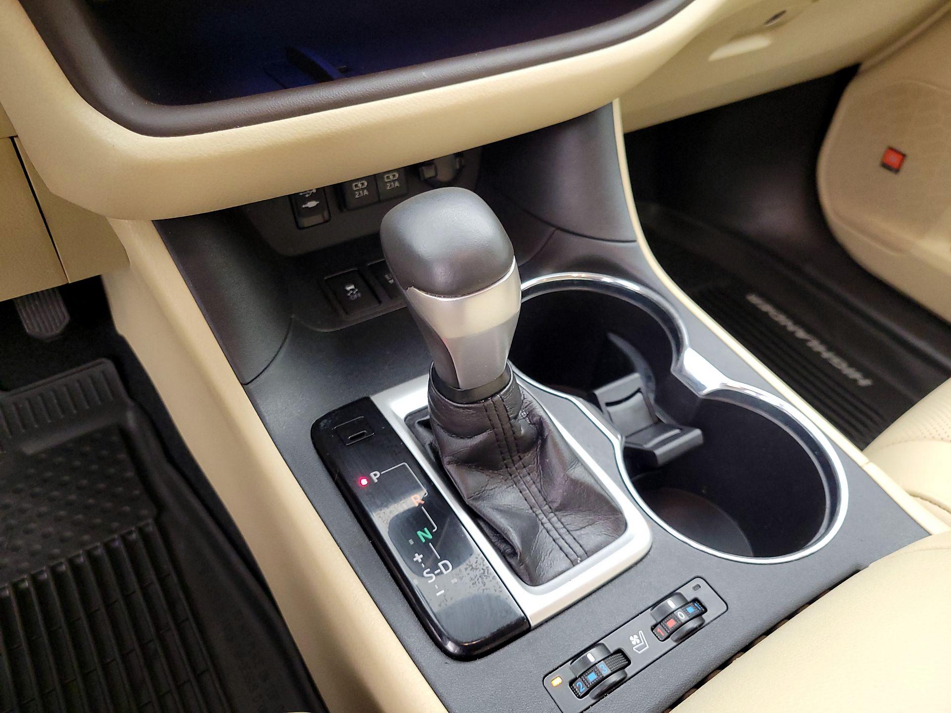 Thumbnail: 2019 Toyota Highlander - 18