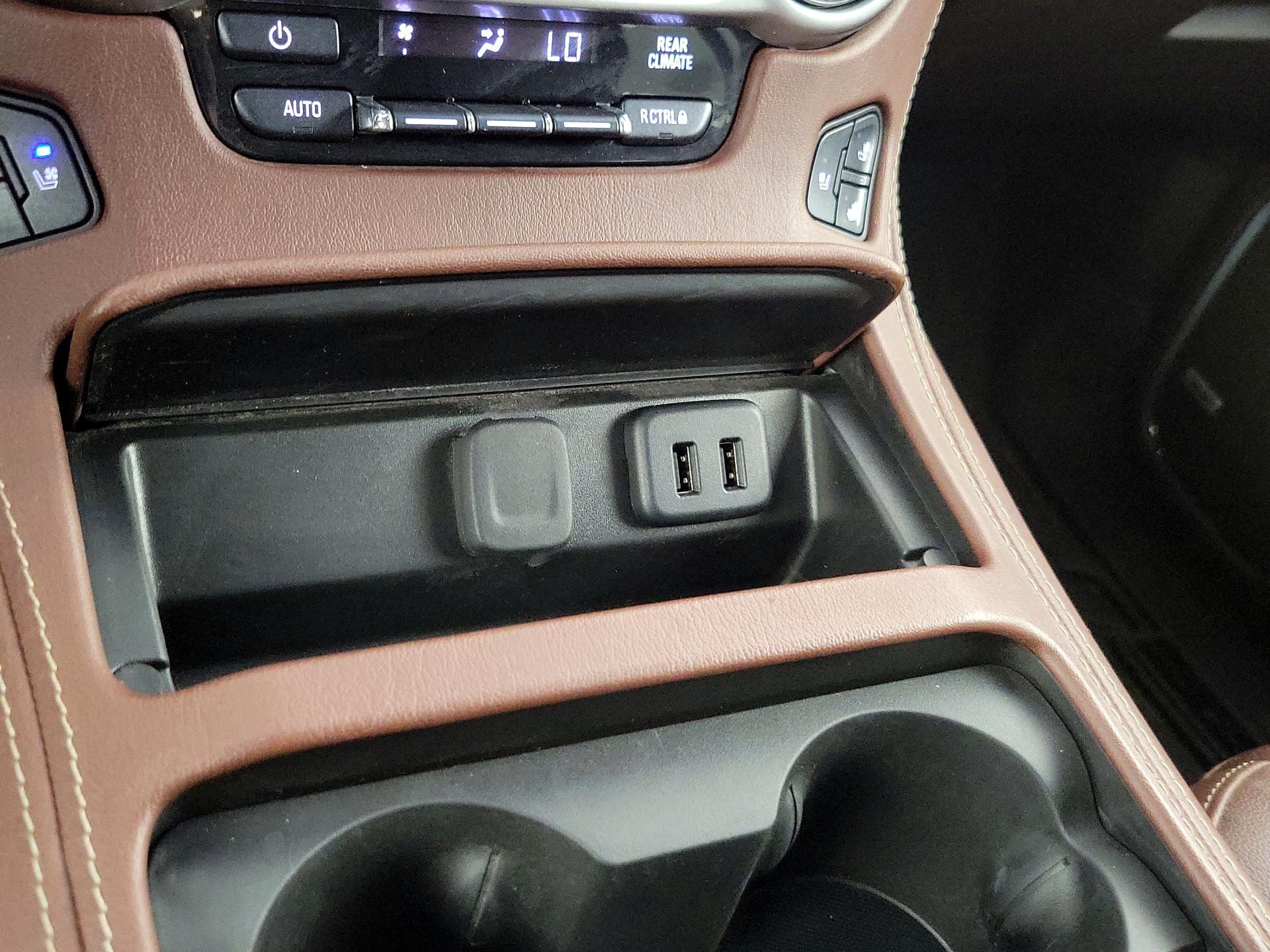 Thumbnail: 2018 Chevrolet Suburban - 17
