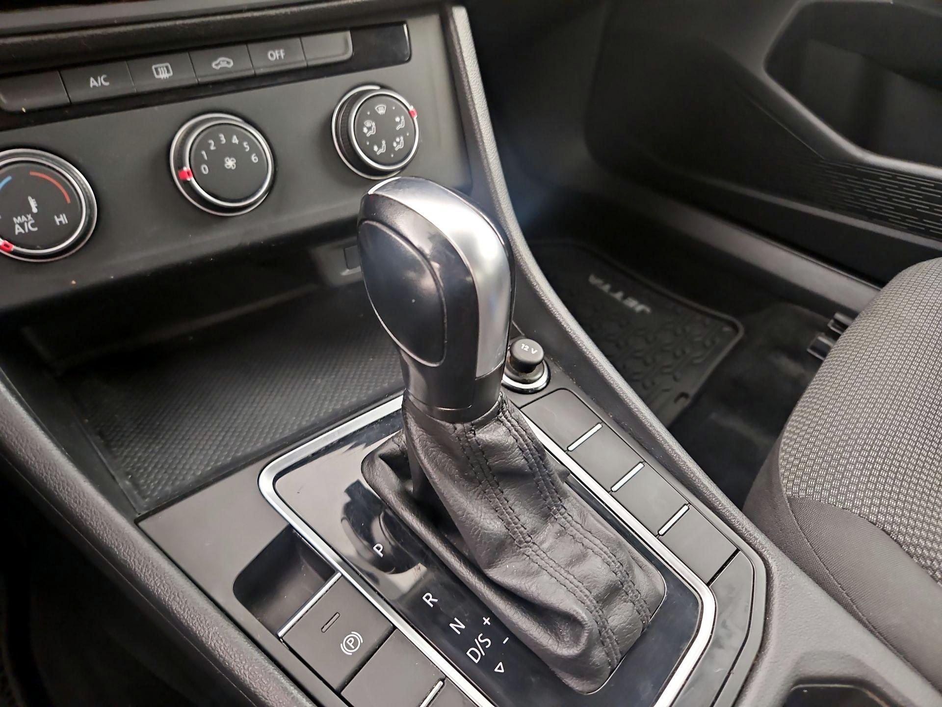 Thumbnail: 2021 Volkswagen Jetta - 17