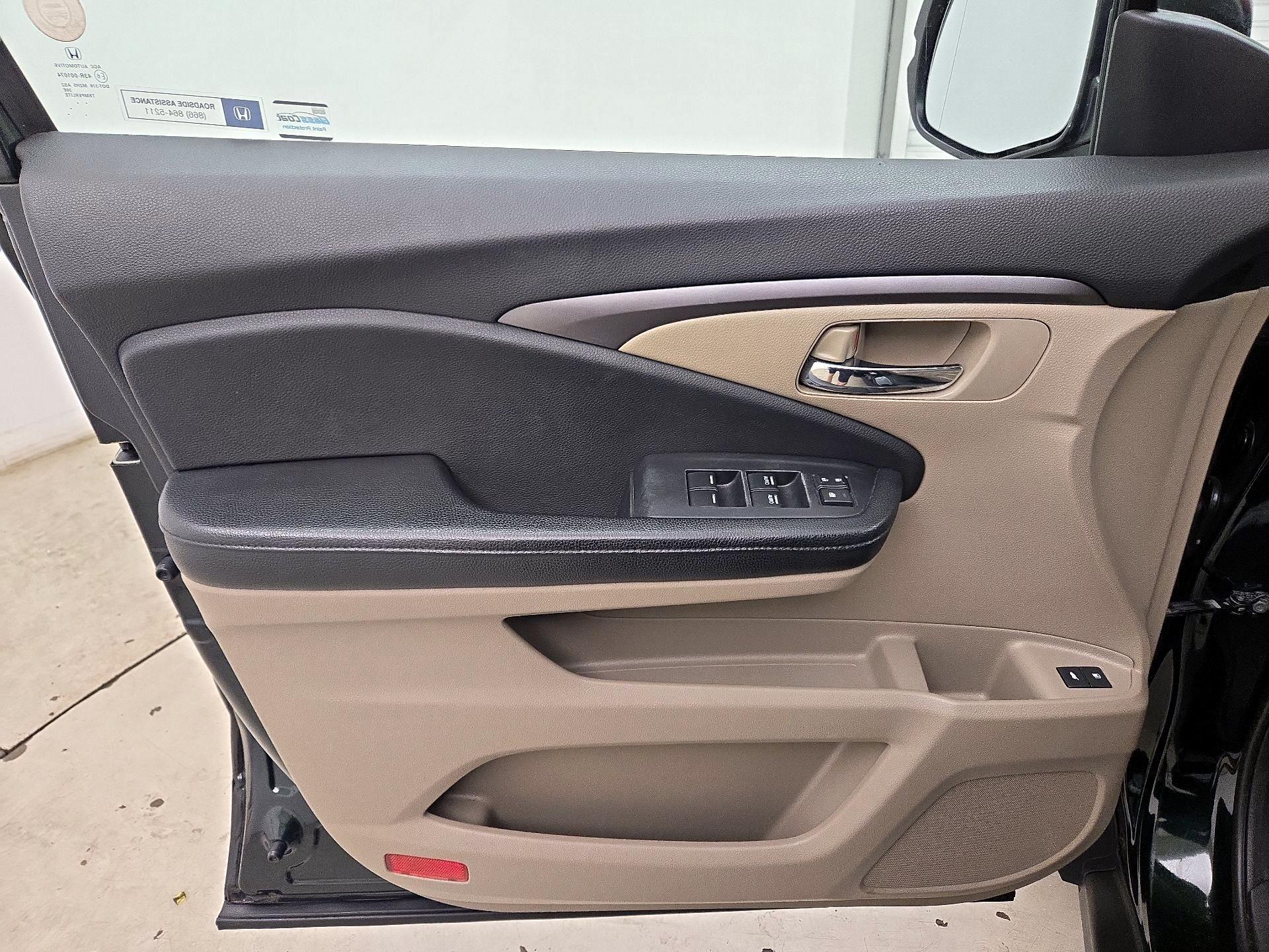 Thumbnail: 2016 Honda Pilot - 12