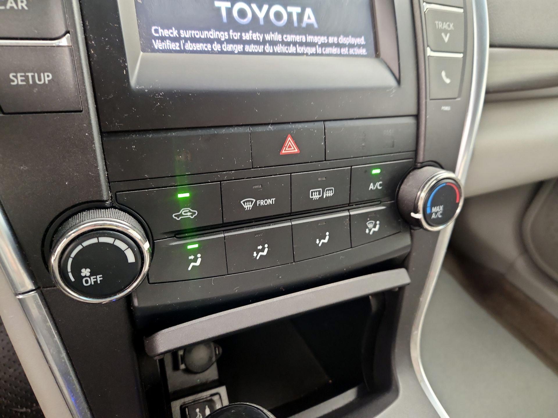 Thumbnail: 2015 Toyota Camry - 16