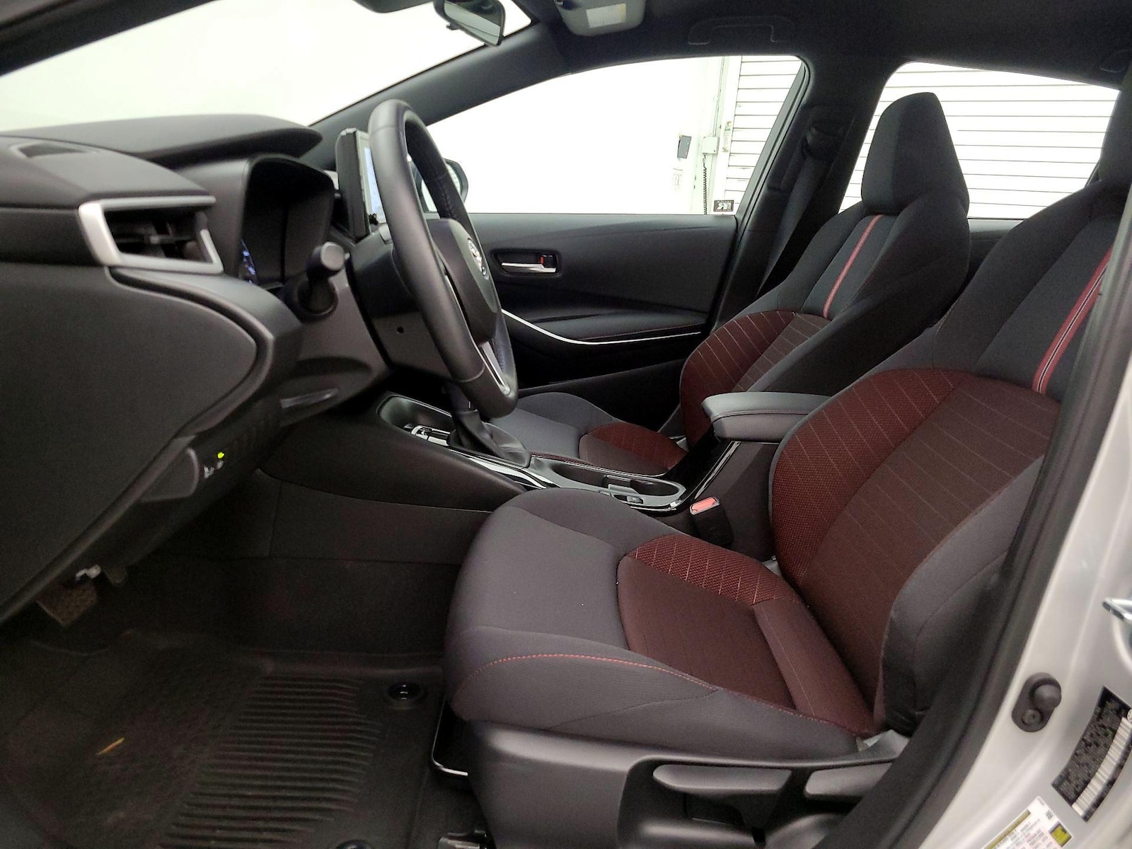 2025 Toyota Corolla SE - Photo 12