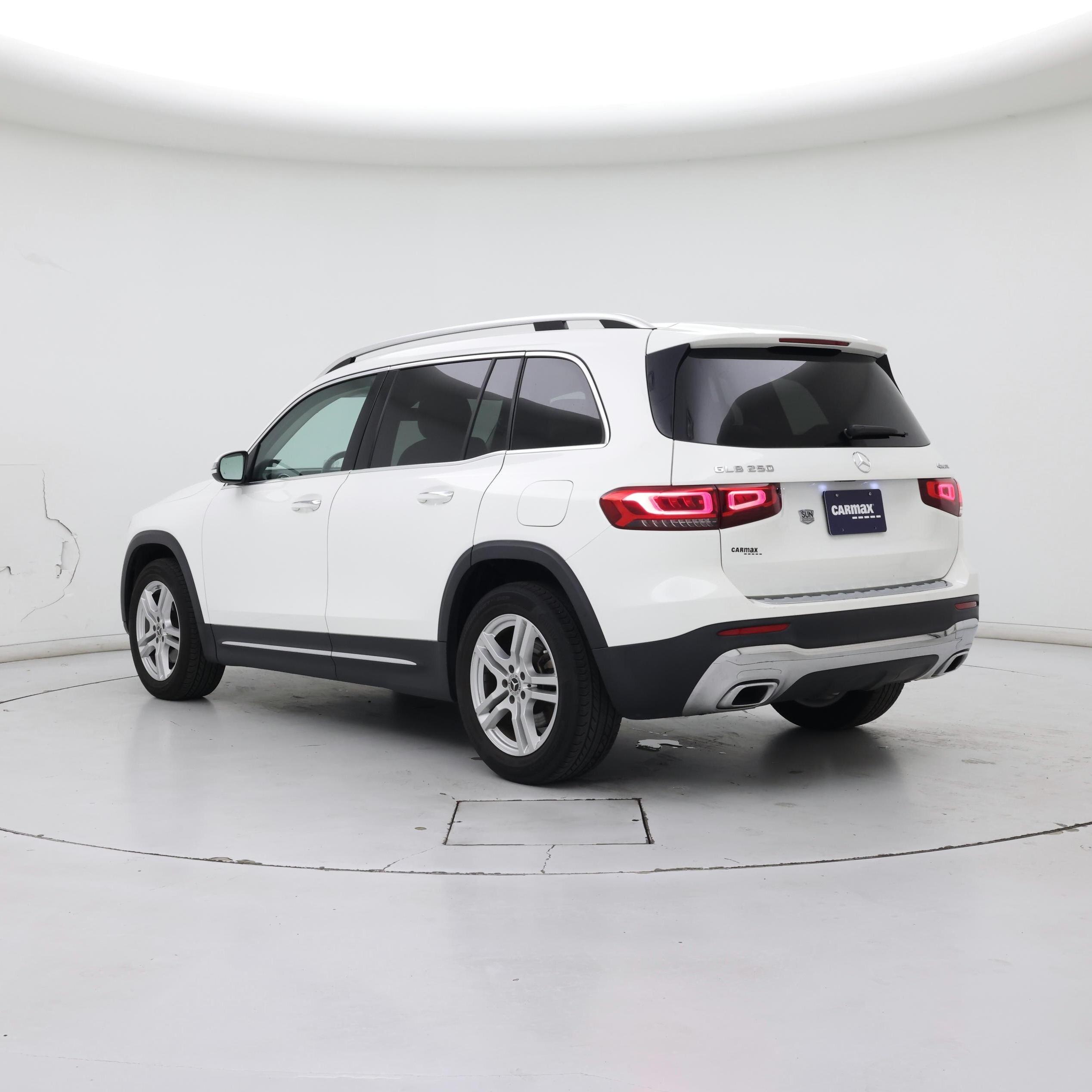 Thumbnail: 2021 Mercedes-Benz GLB - 2
