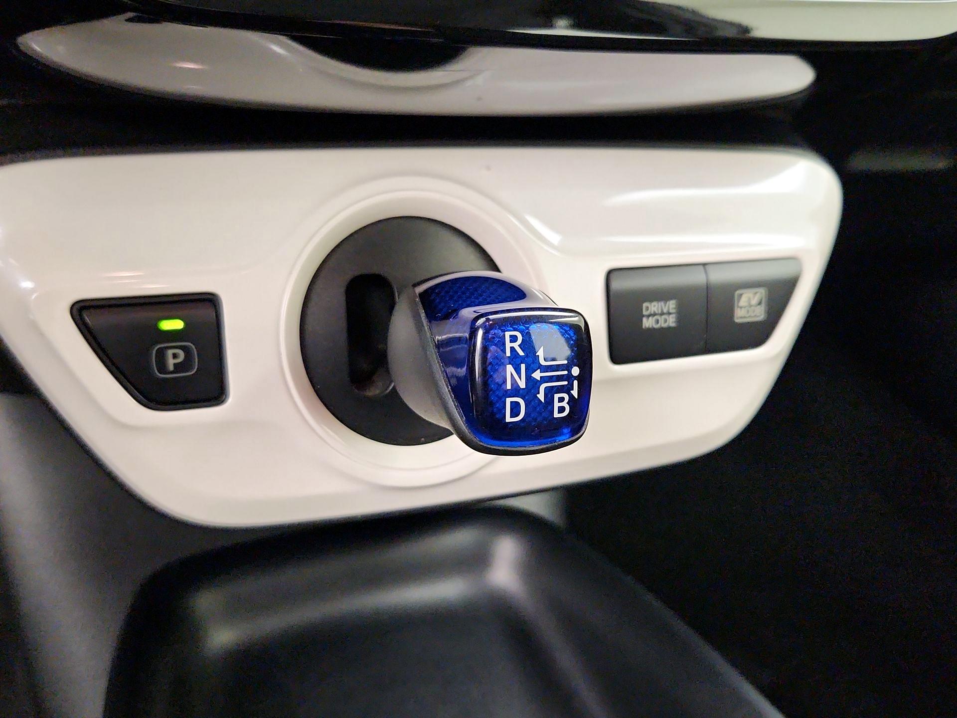 Thumbnail: 2018 Toyota Prius - 17