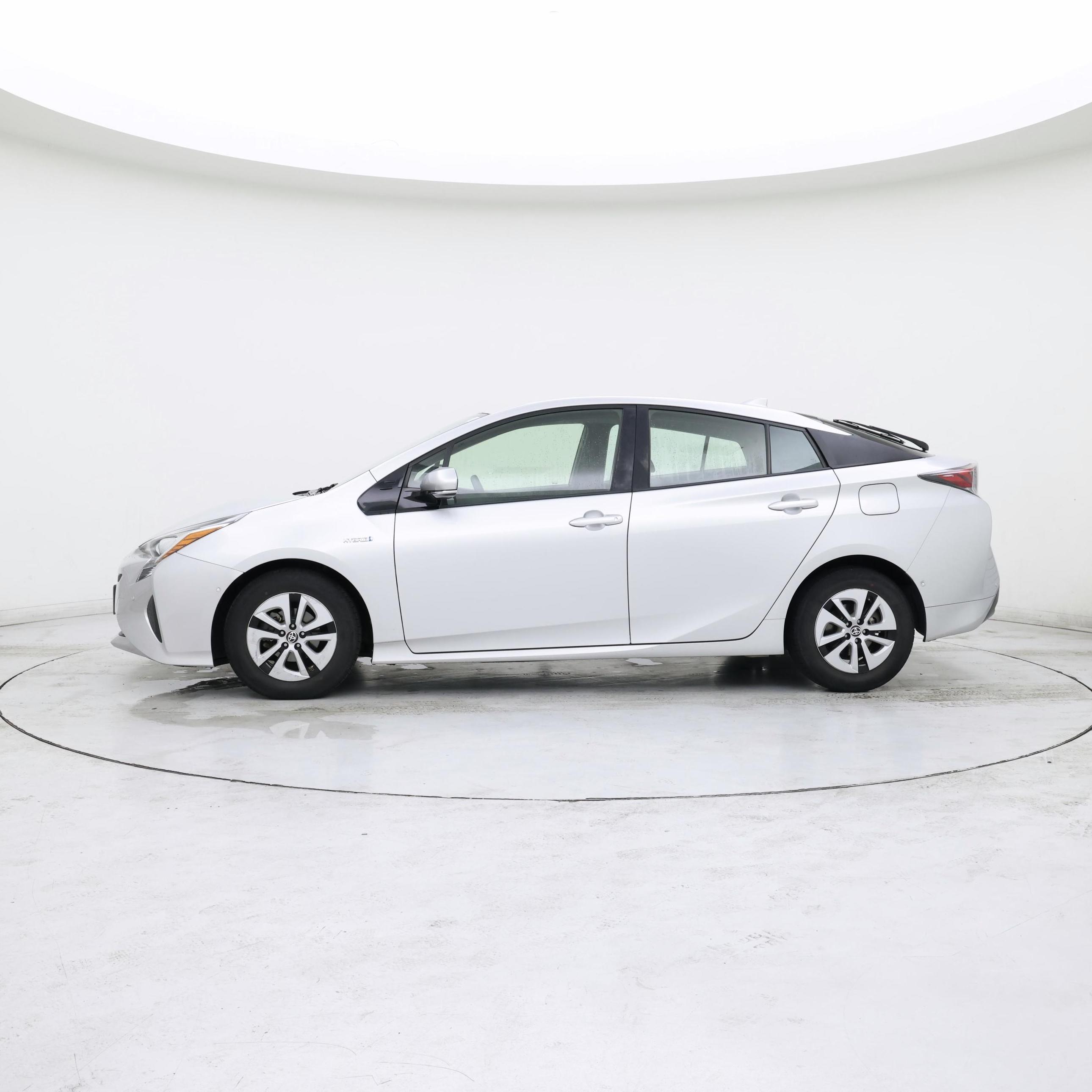 Thumbnail: 2018 Toyota Prius - 3