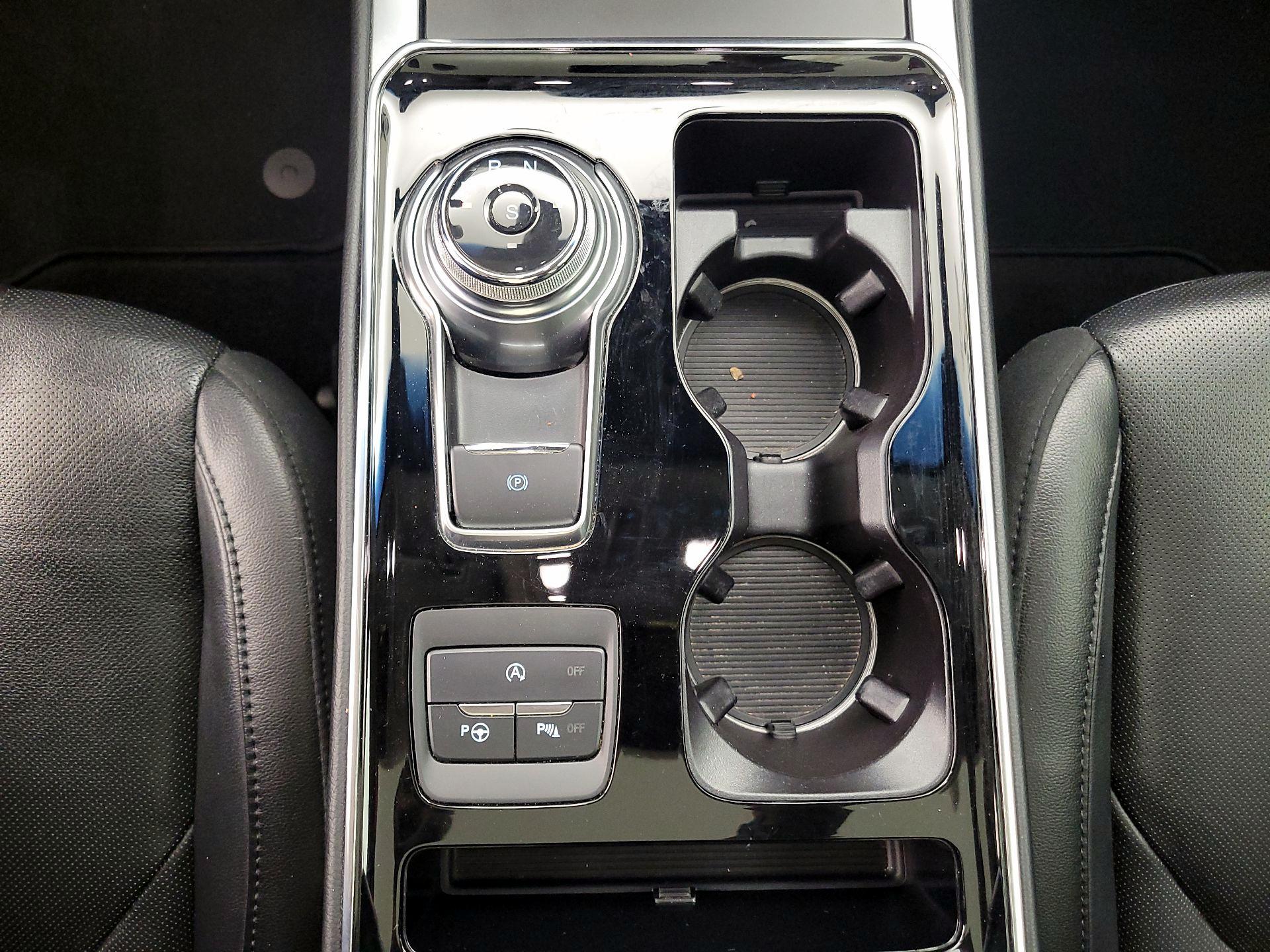 Thumbnail: 2019 Ford Edge - 18