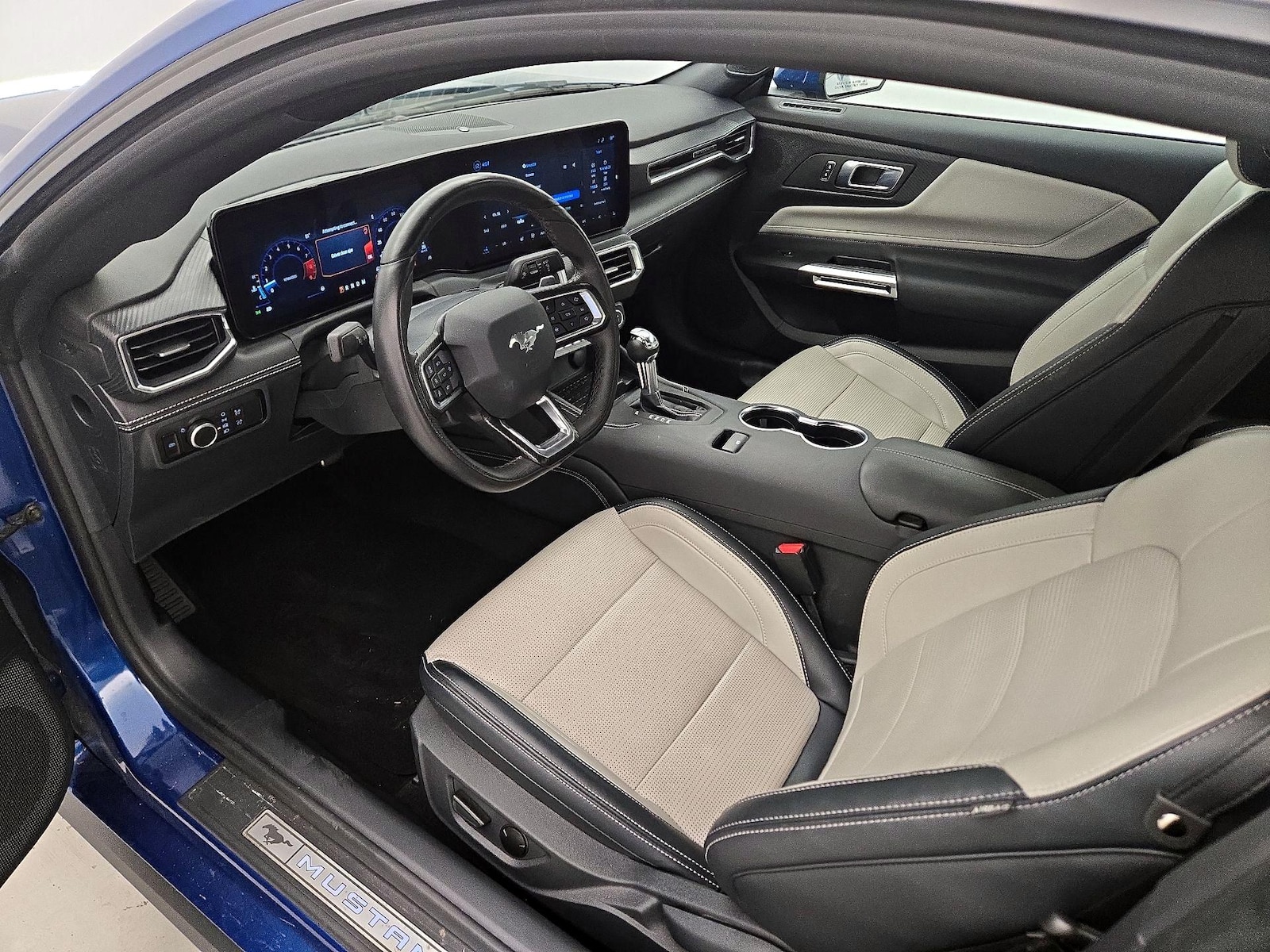 2024 Ford Mustang GT Premium - Photo 12