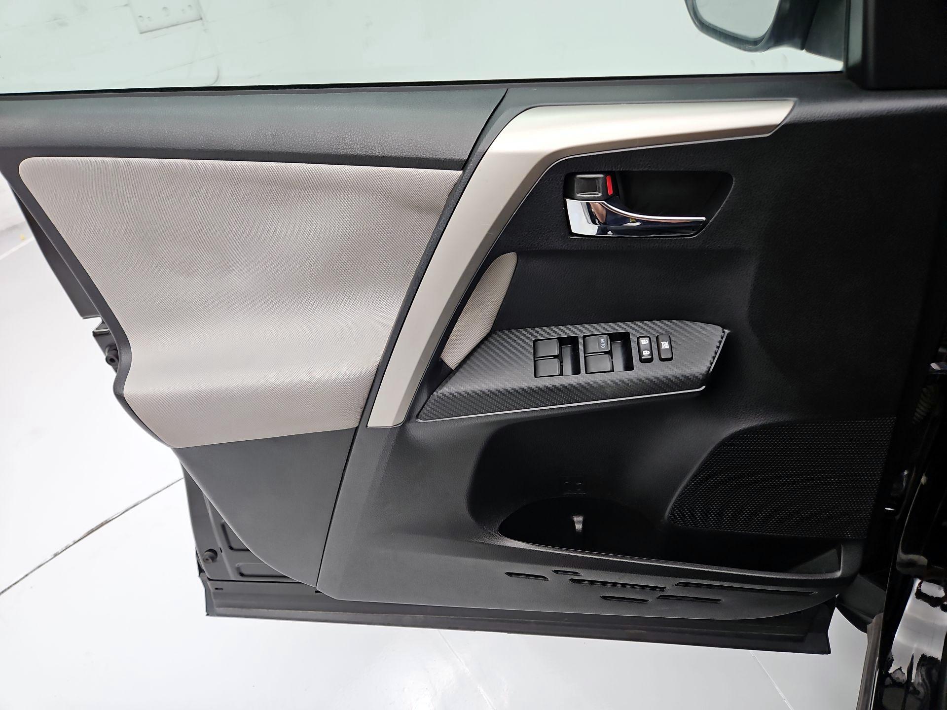 Thumbnail: 2015 Toyota RAV4 - 12