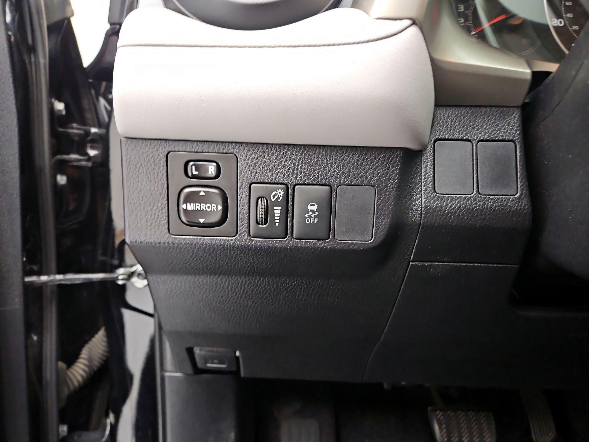 Thumbnail: 2015 Toyota RAV4 - 13