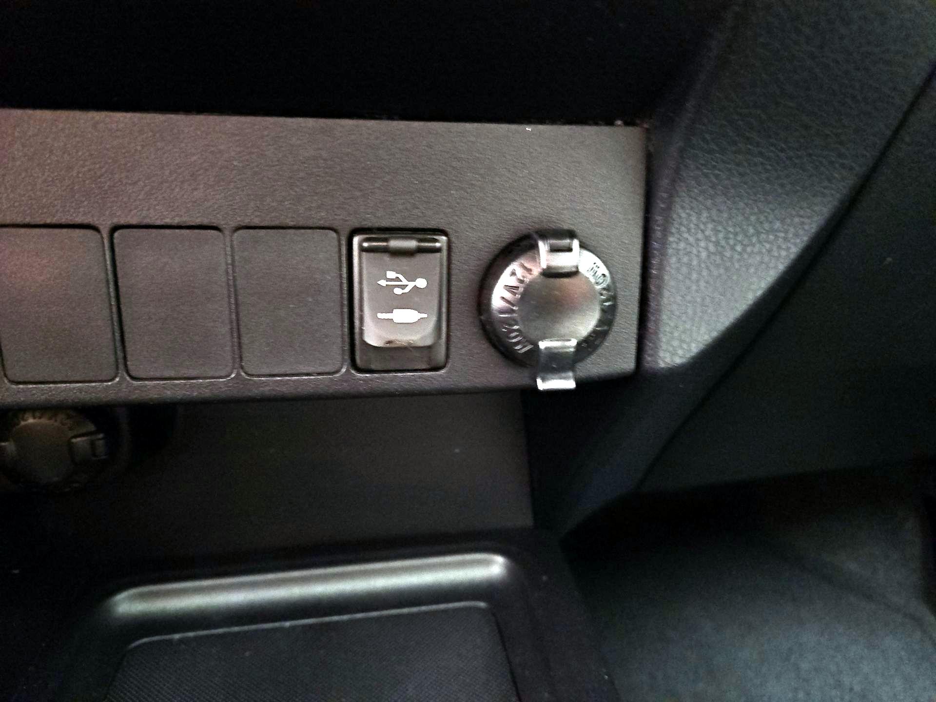 Thumbnail: 2015 Toyota RAV4 - 18