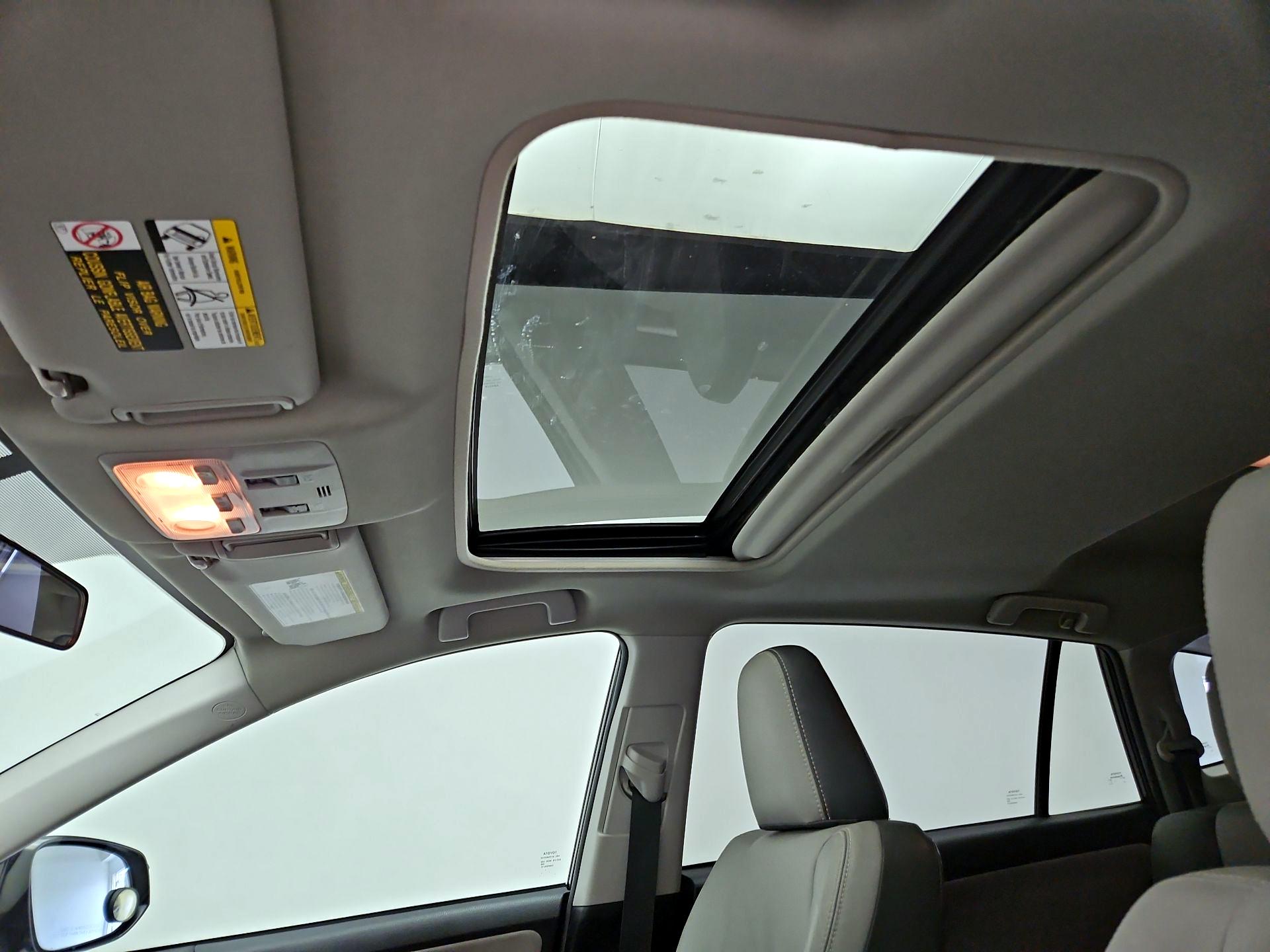 Thumbnail: 2015 Toyota RAV4 - 19