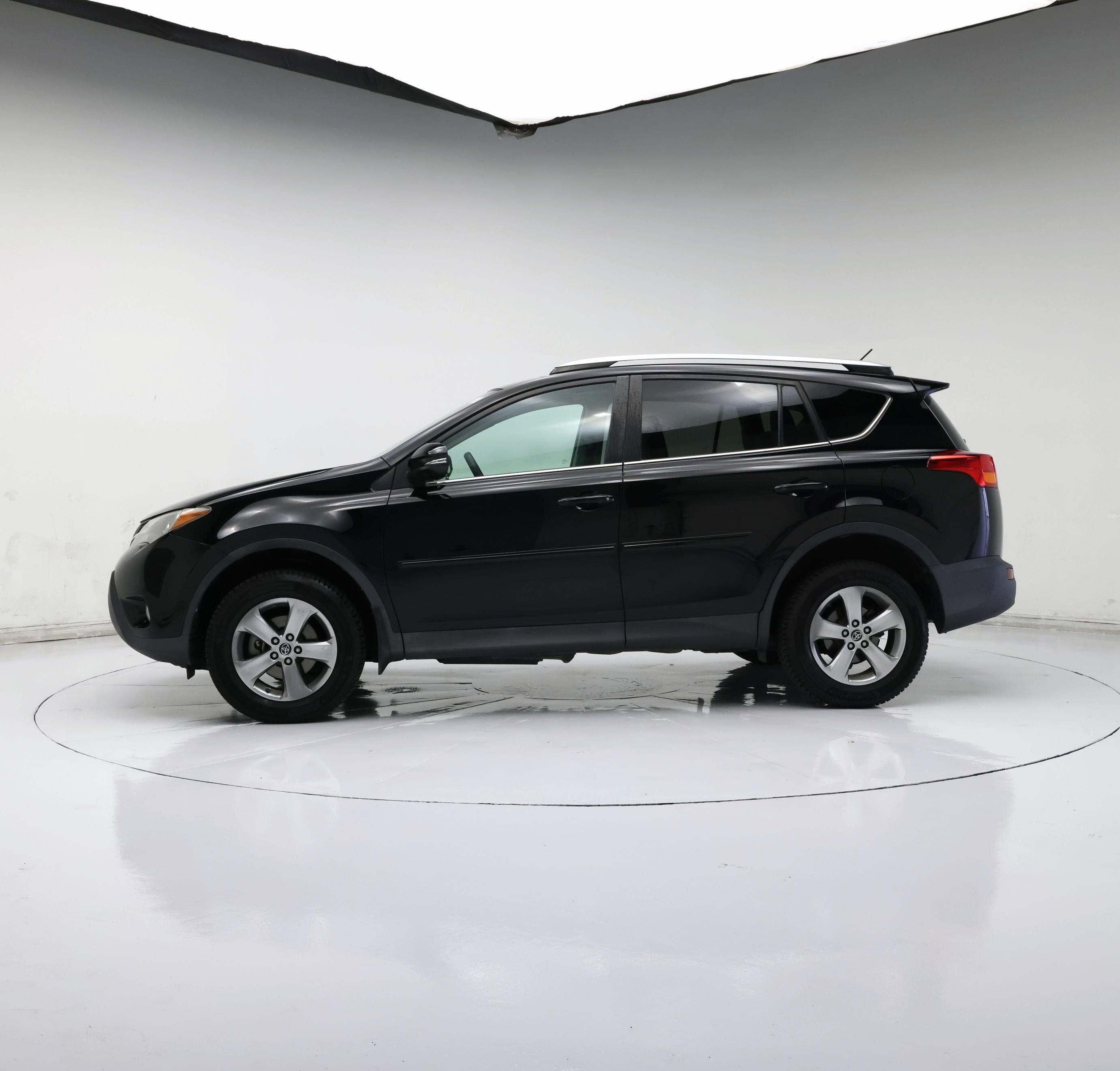 Thumbnail: 2015 Toyota RAV4 - 3