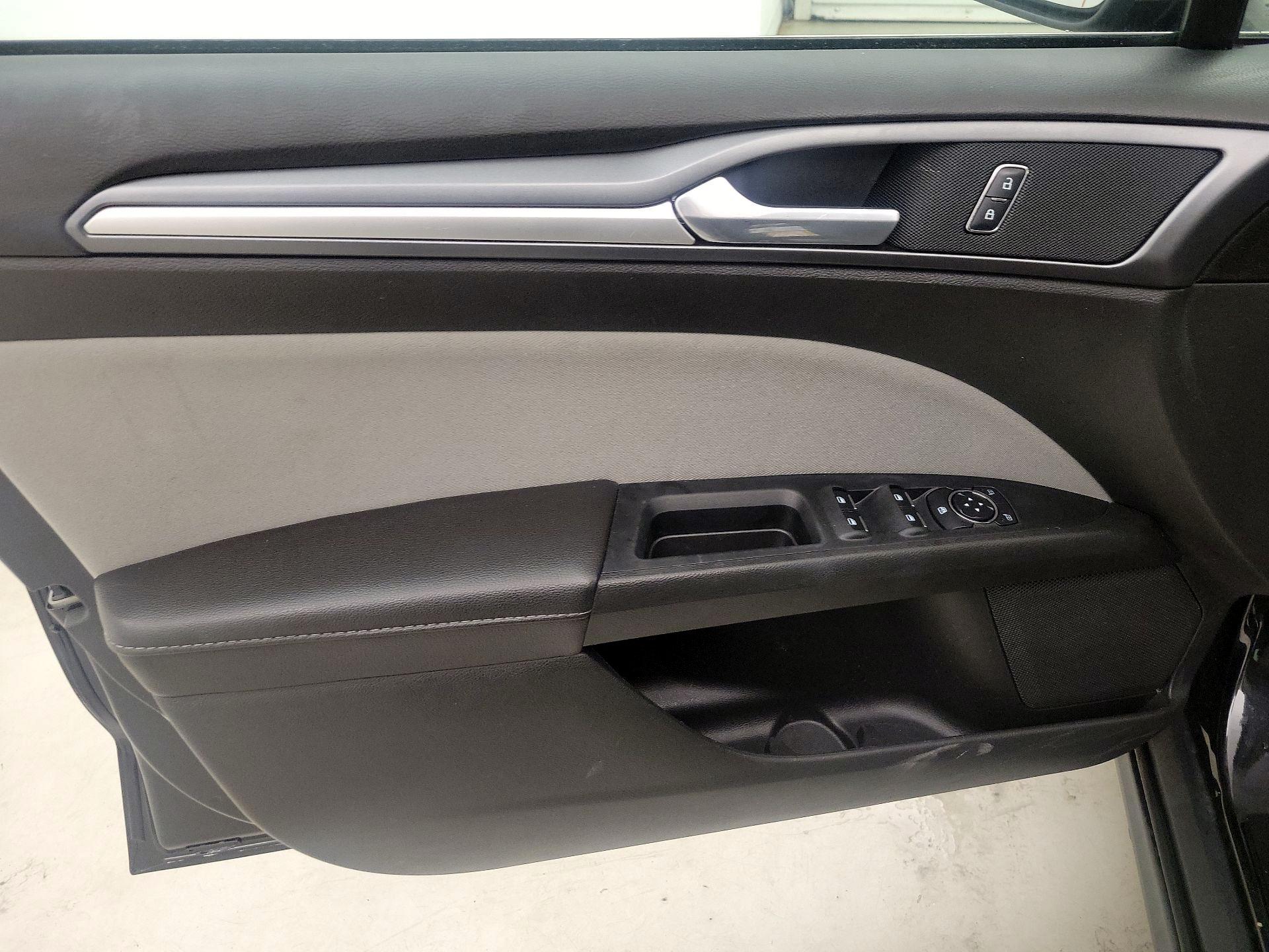 Thumbnail: 2015 Ford Fusion - 12