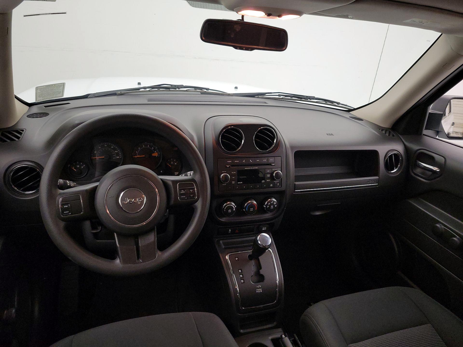 Thumbnail: 2015 Jeep Patriot - 9