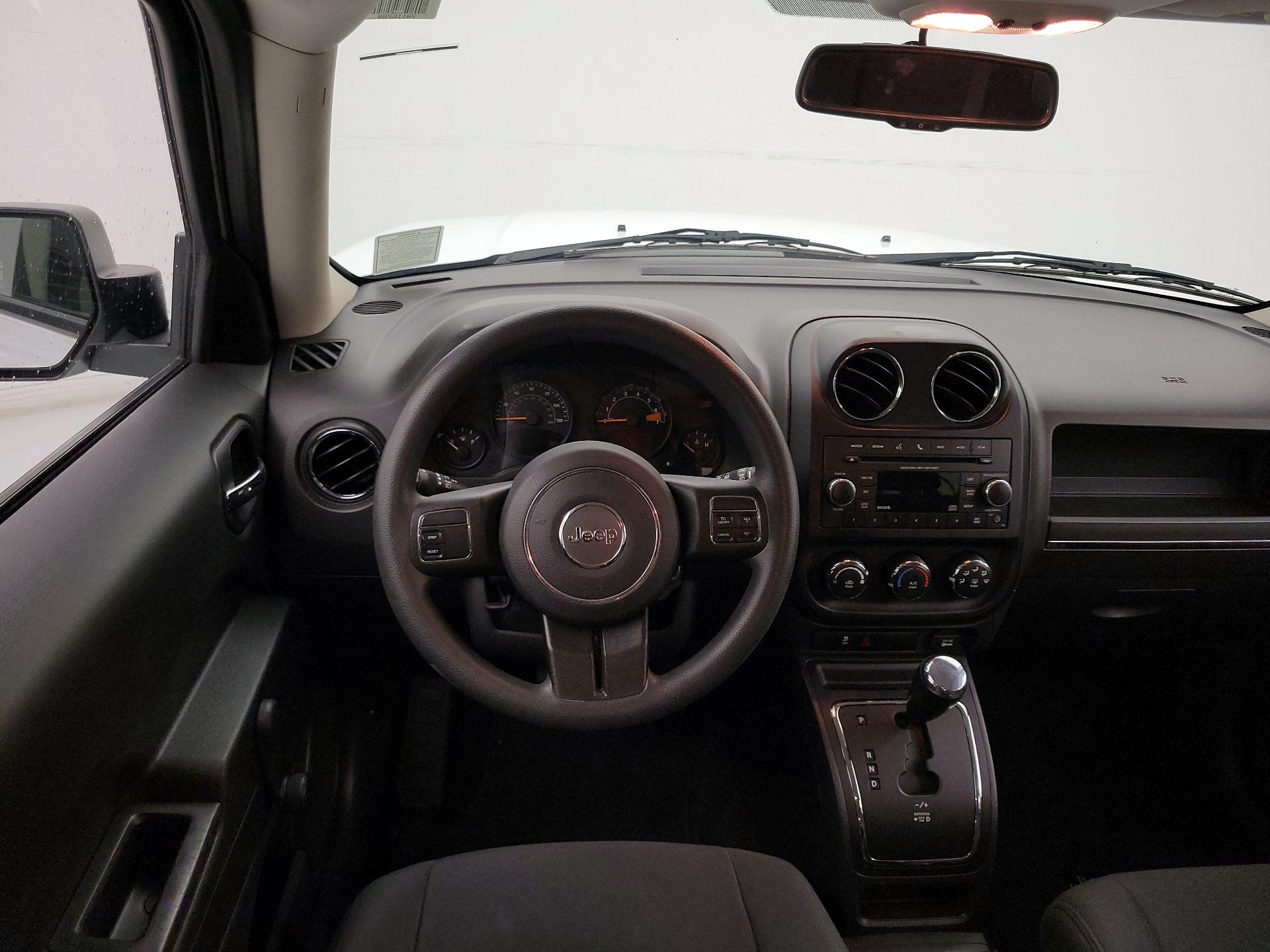 Thumbnail: 2015 Jeep Patriot - 10