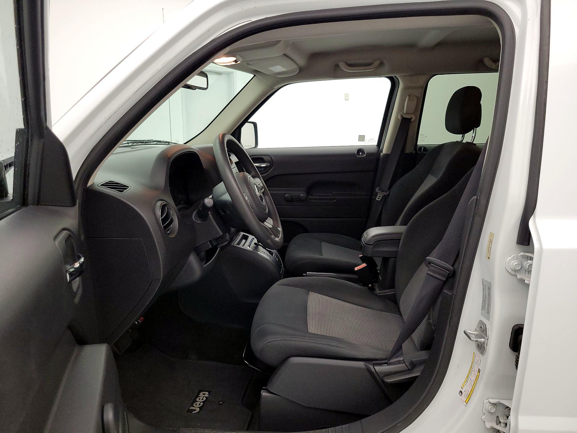 Thumbnail: 2015 Jeep Patriot - 11