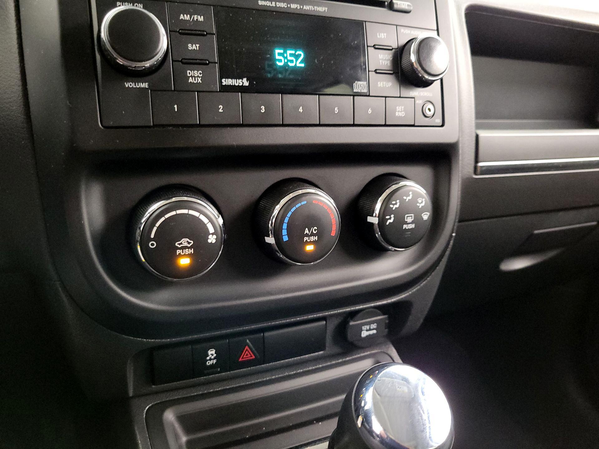 Thumbnail: 2015 Jeep Patriot - 14