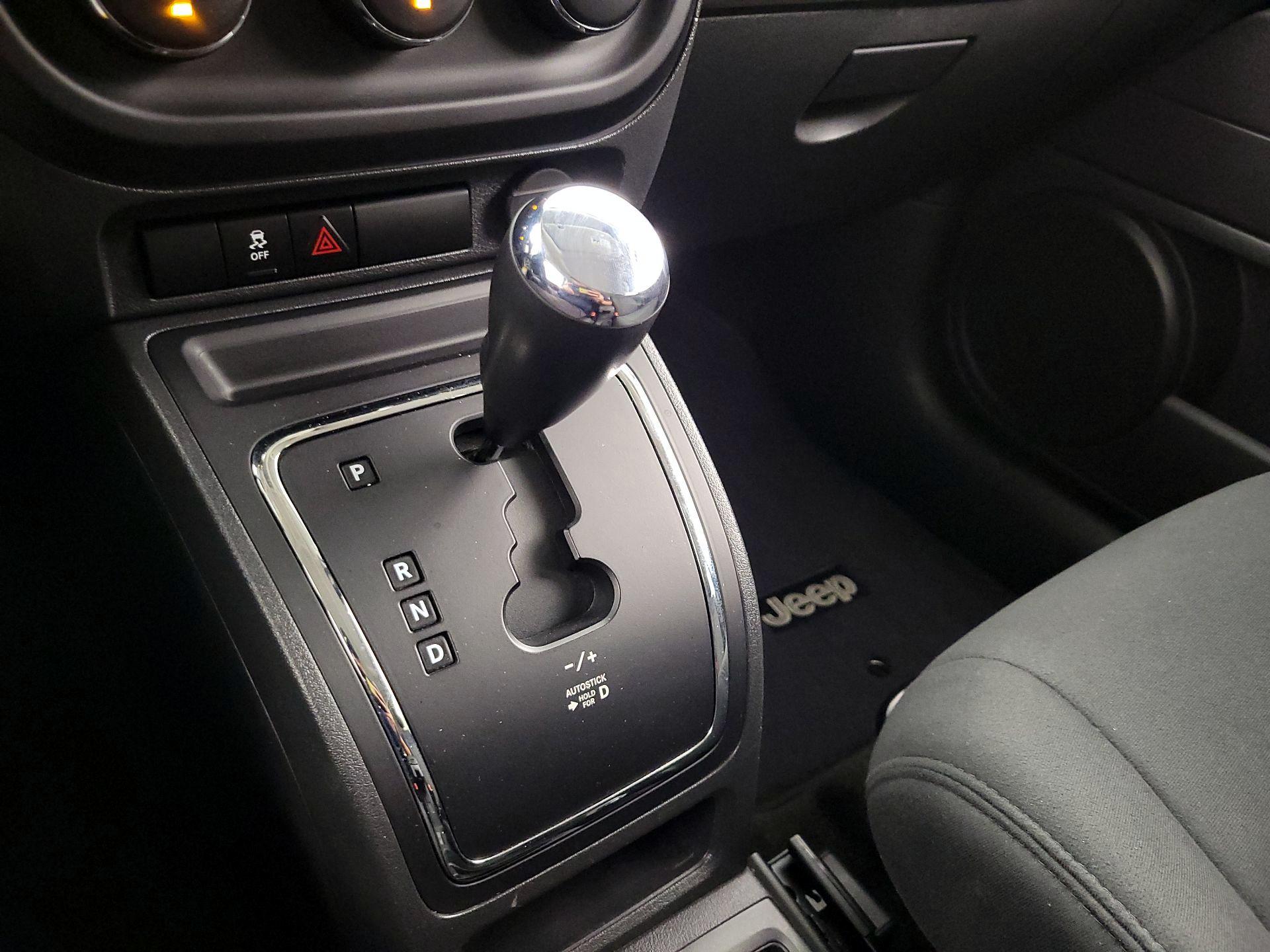 Thumbnail: 2015 Jeep Patriot - 15