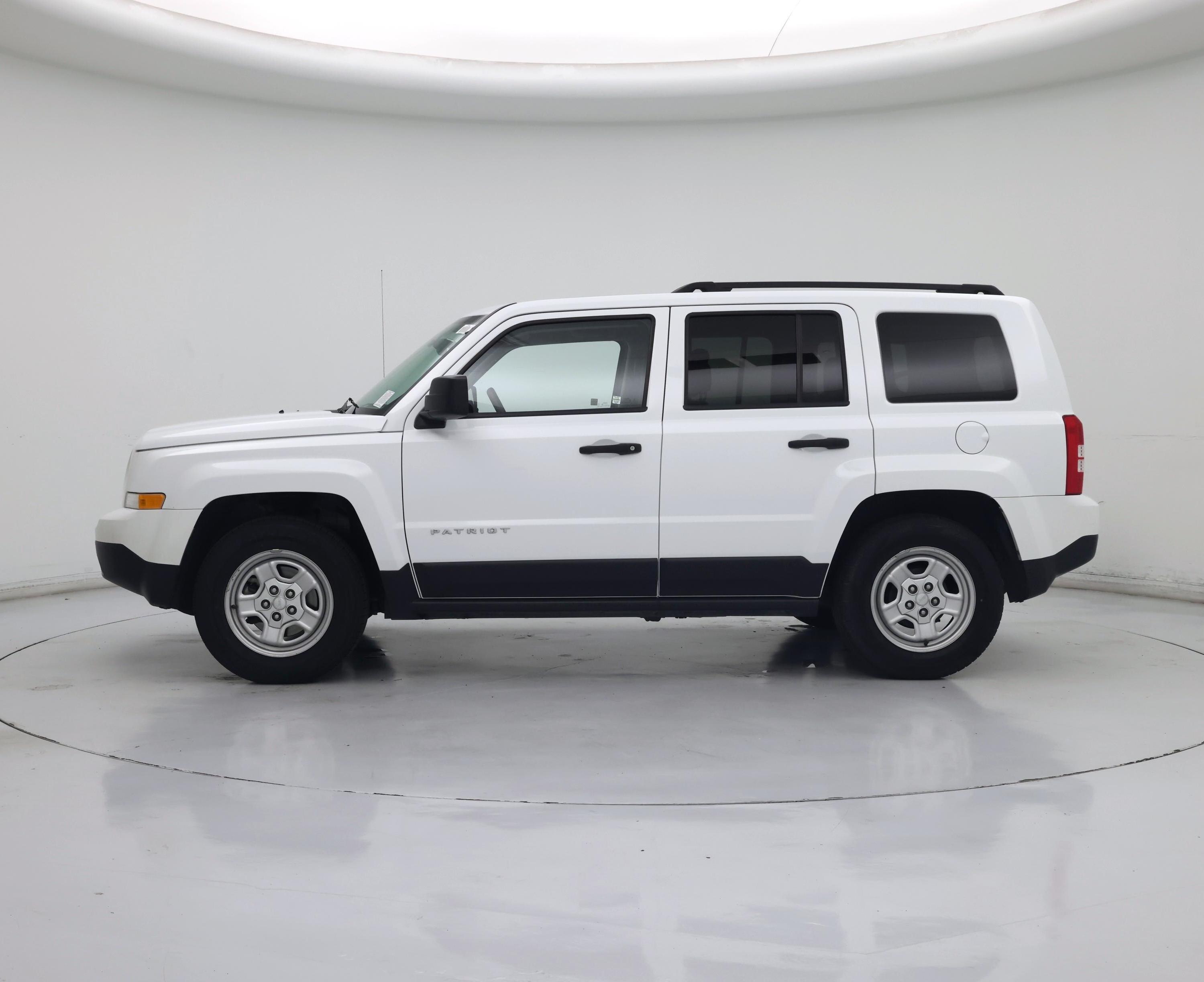 Thumbnail: 2015 Jeep Patriot - 3