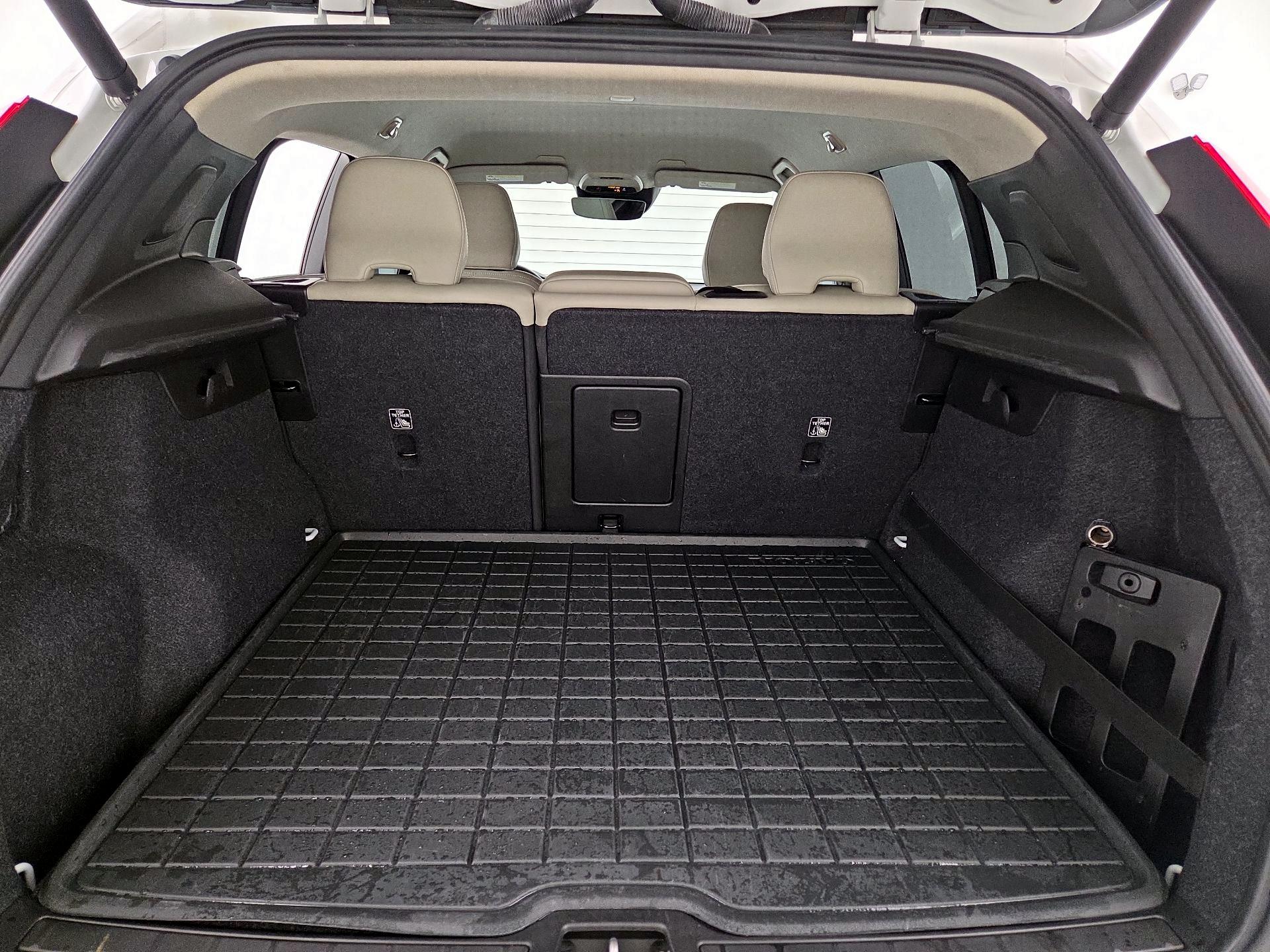Thumbnail: 2019 Volvo XC40 - 20