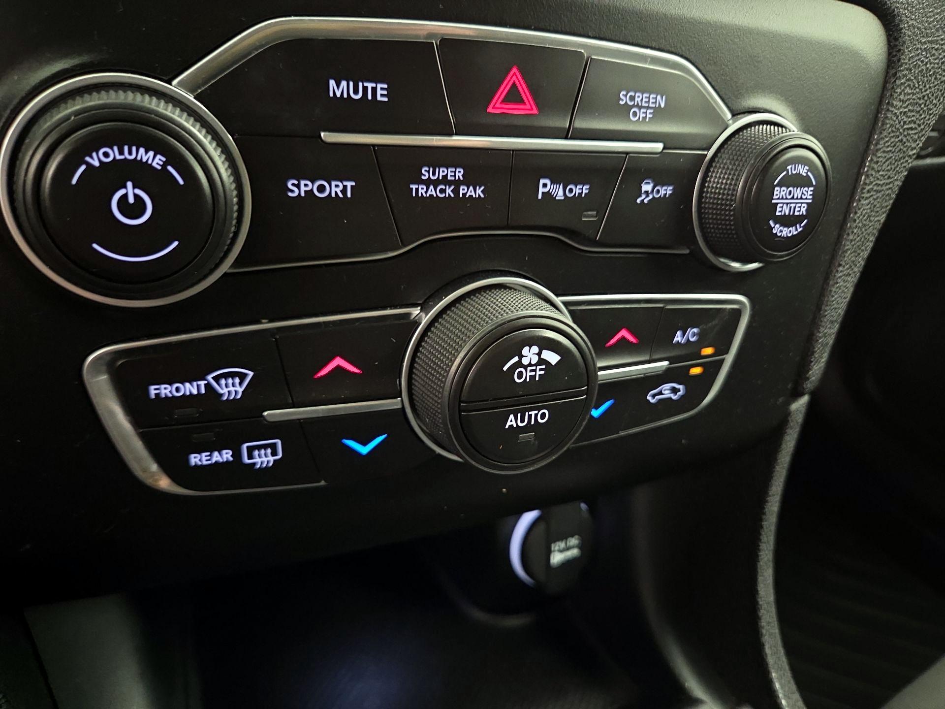 Thumbnail: 2020 Dodge Charger - 16