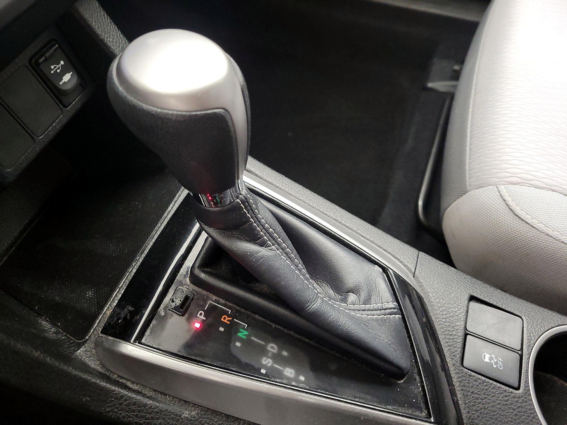 Thumbnail: 2014 Toyota Corolla - 17