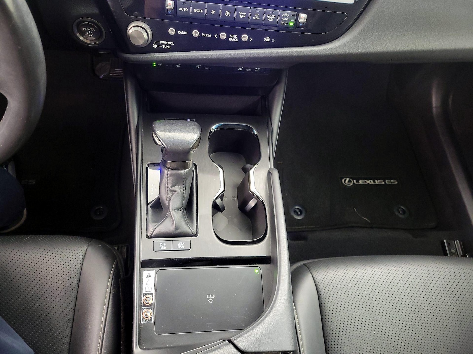 2023 Lexus ES Hybrid 300h - Photo 18