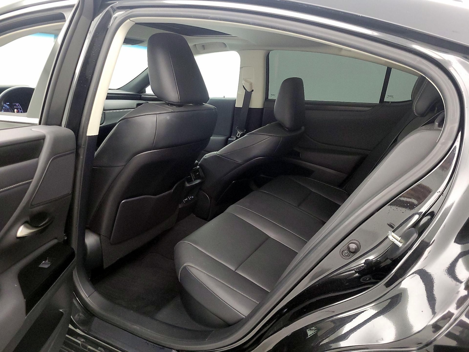 2023 Lexus ES Hybrid 300h - Photo 21