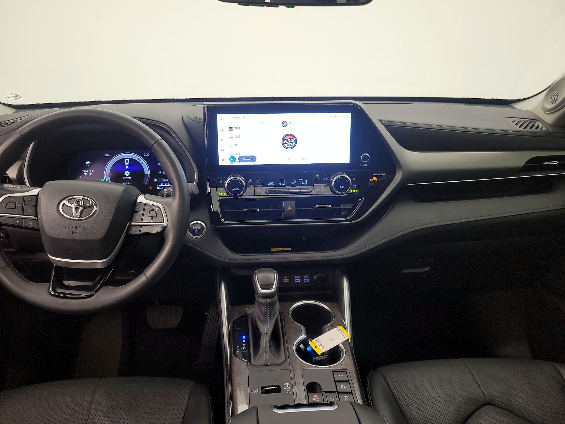 Thumbnail: 2023 Toyota Highlander - 9