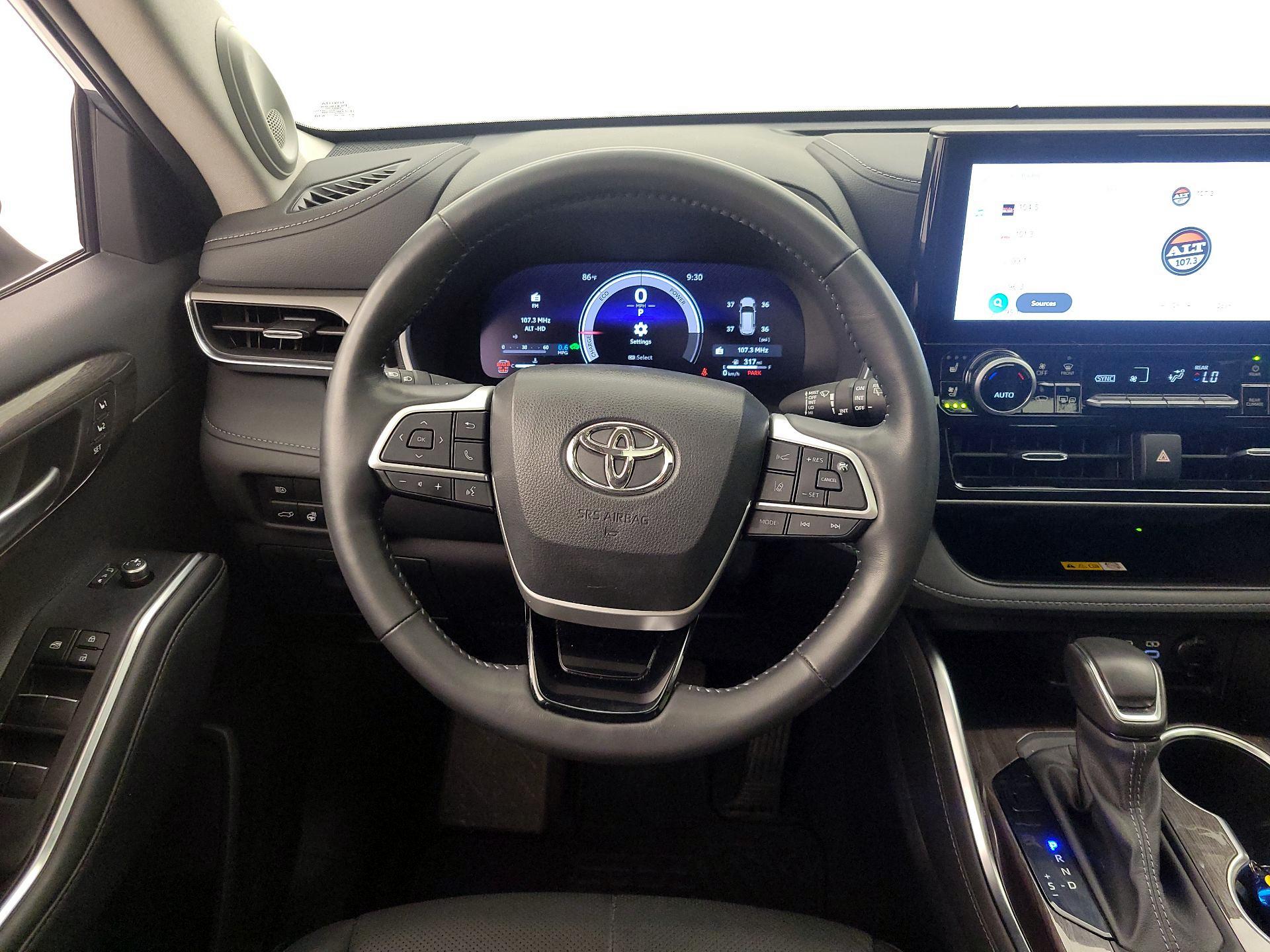 Thumbnail: 2023 Toyota Highlander - 10