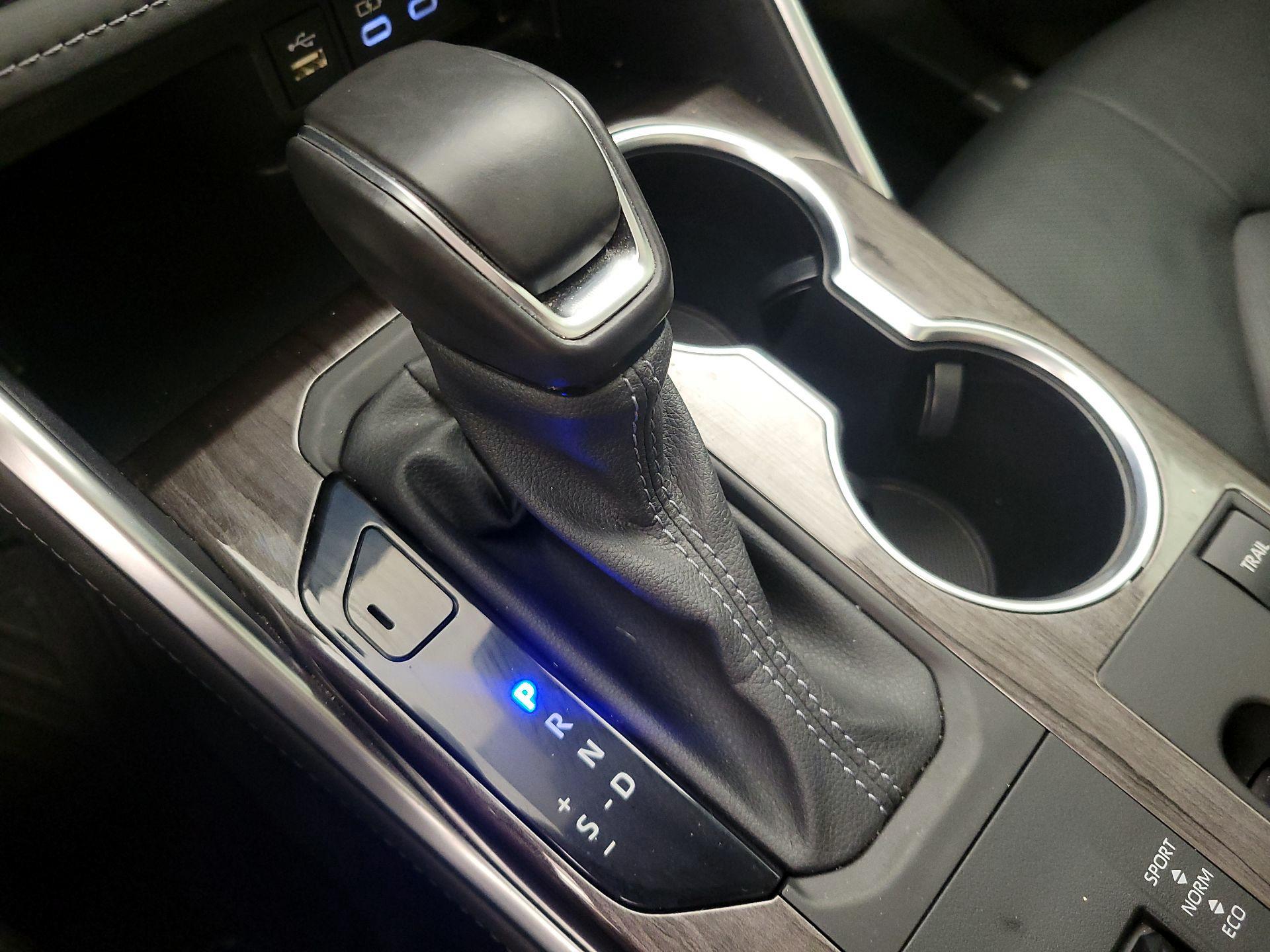 Thumbnail: 2023 Toyota Highlander - 17