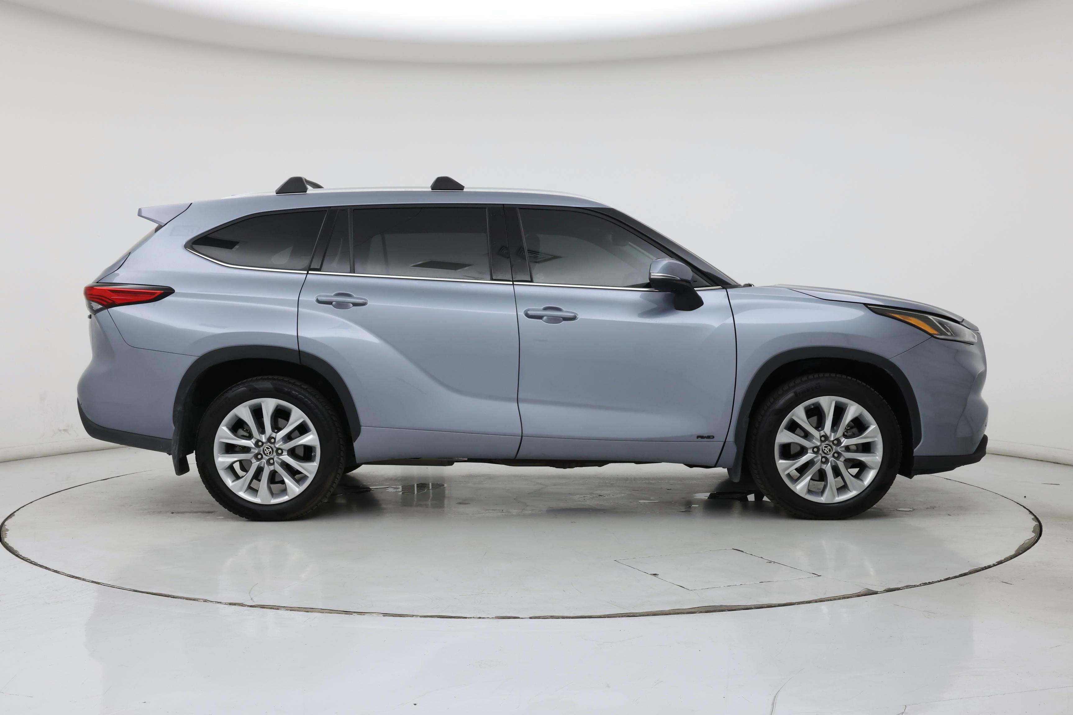 Thumbnail: 2023 Toyota Highlander - 7