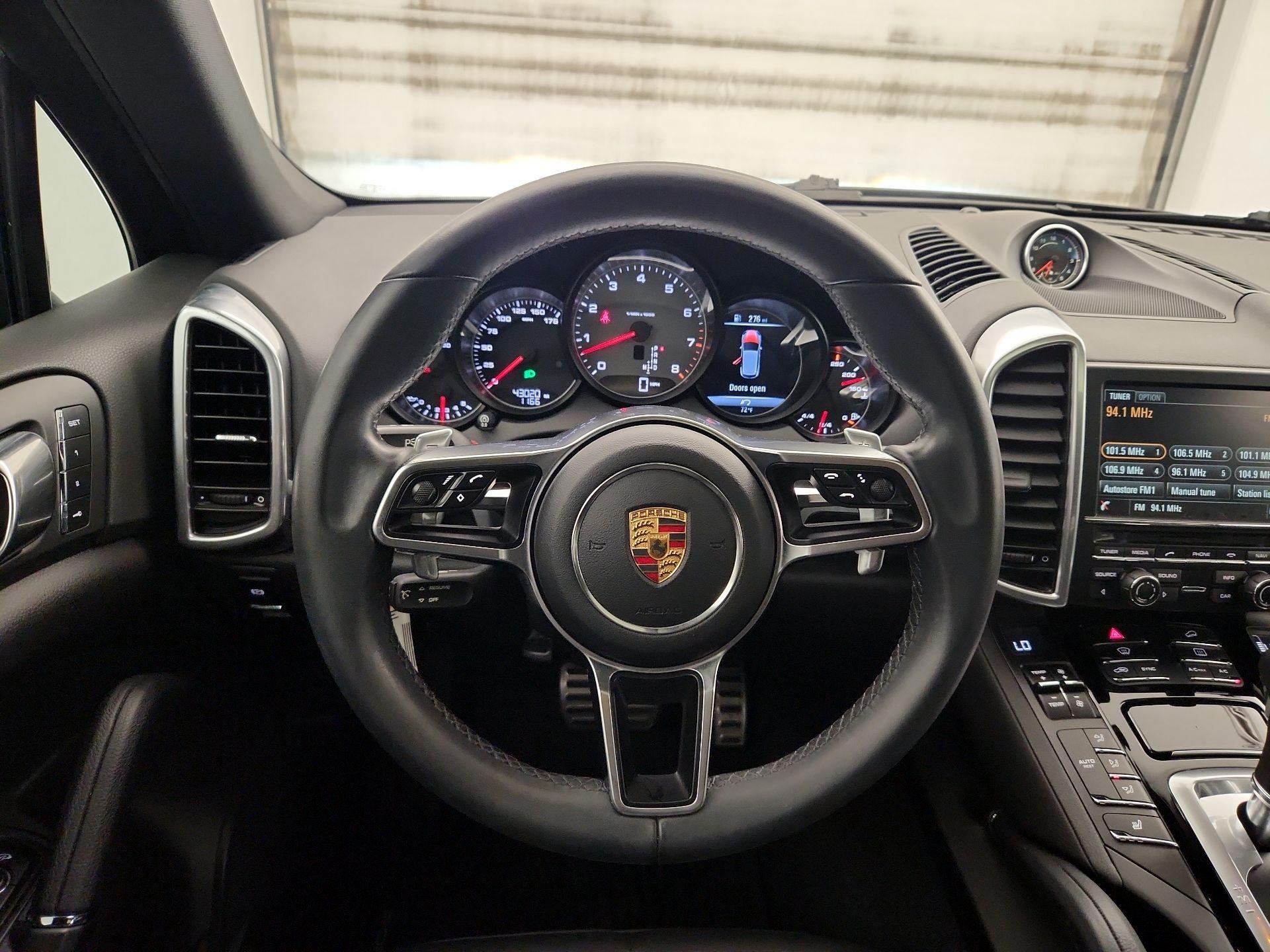 Thumbnail: 2015 Porsche Cayenne - 10
