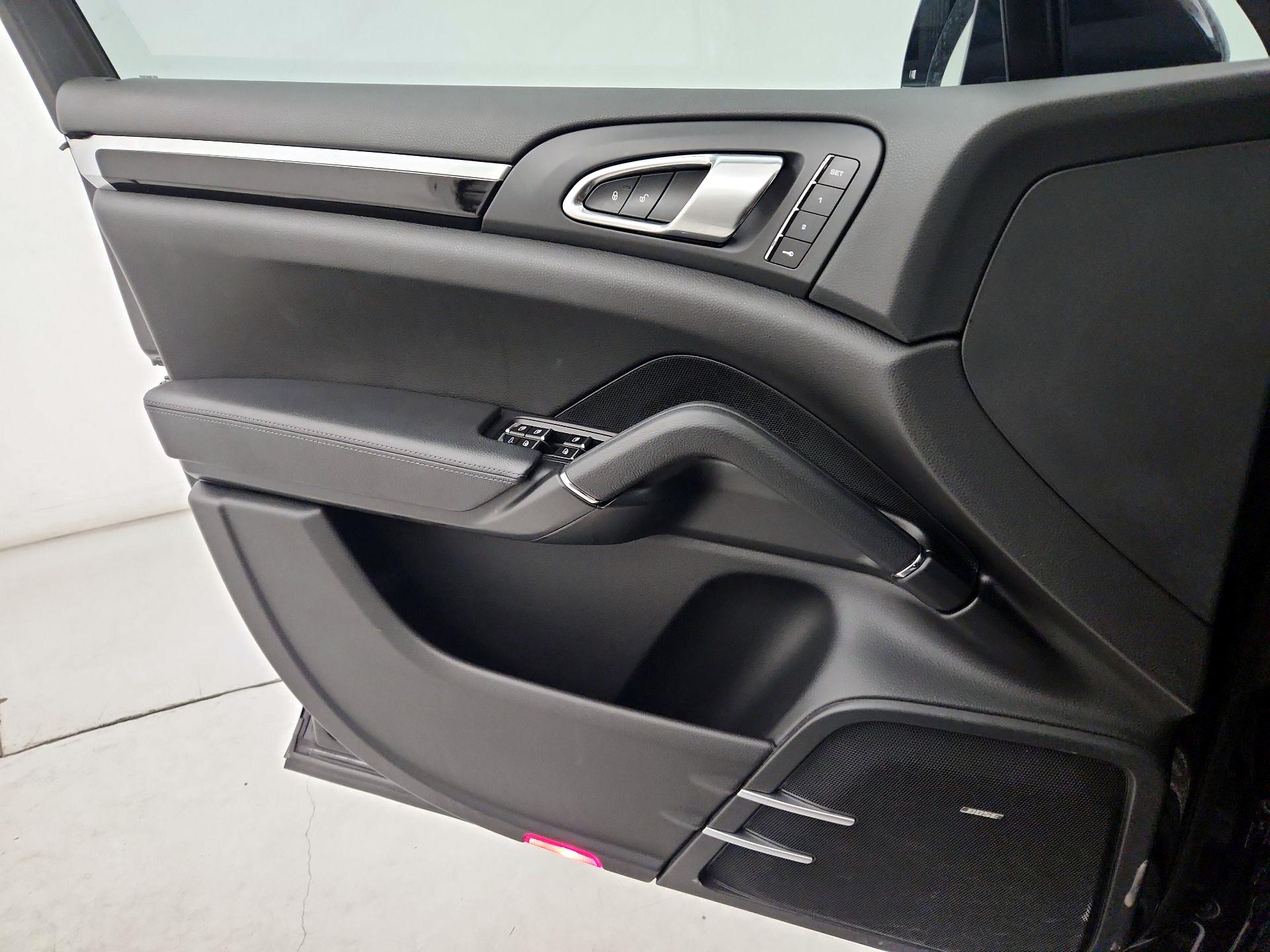 Thumbnail: 2015 Porsche Cayenne - 12