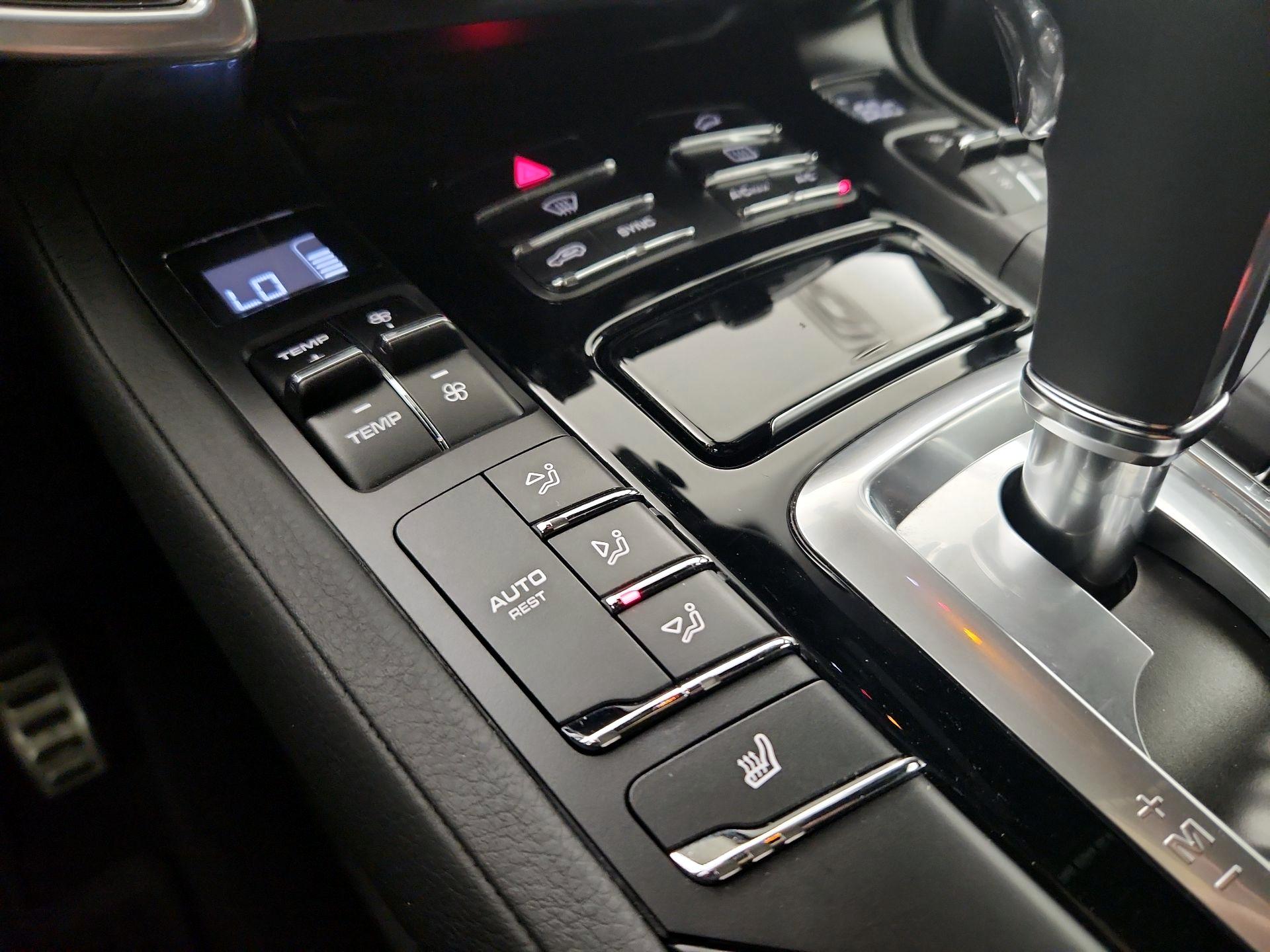 Thumbnail: 2015 Porsche Cayenne - 16
