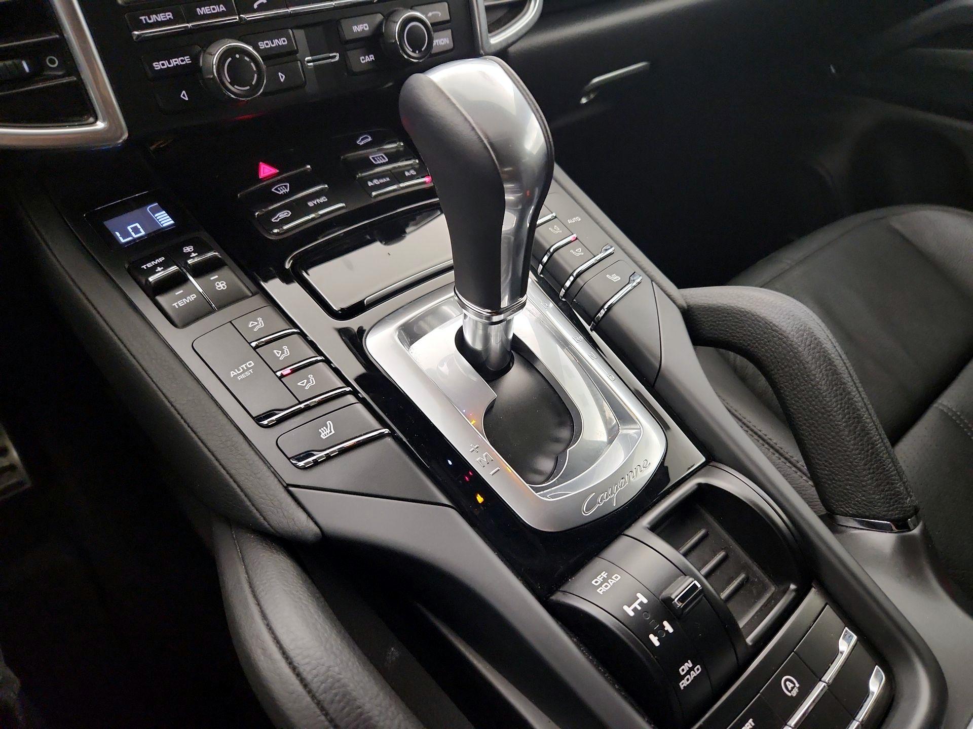 Thumbnail: 2015 Porsche Cayenne - 17