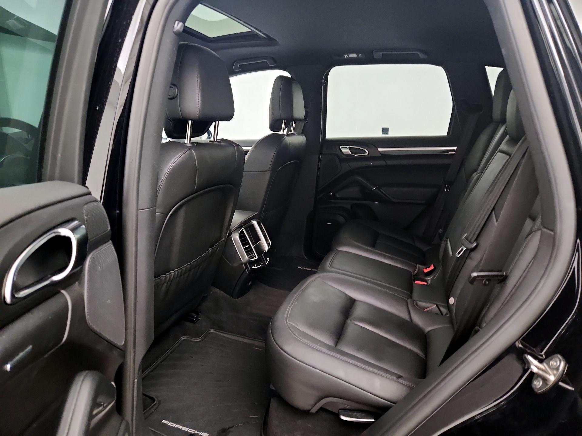 Thumbnail: 2015 Porsche Cayenne - 20