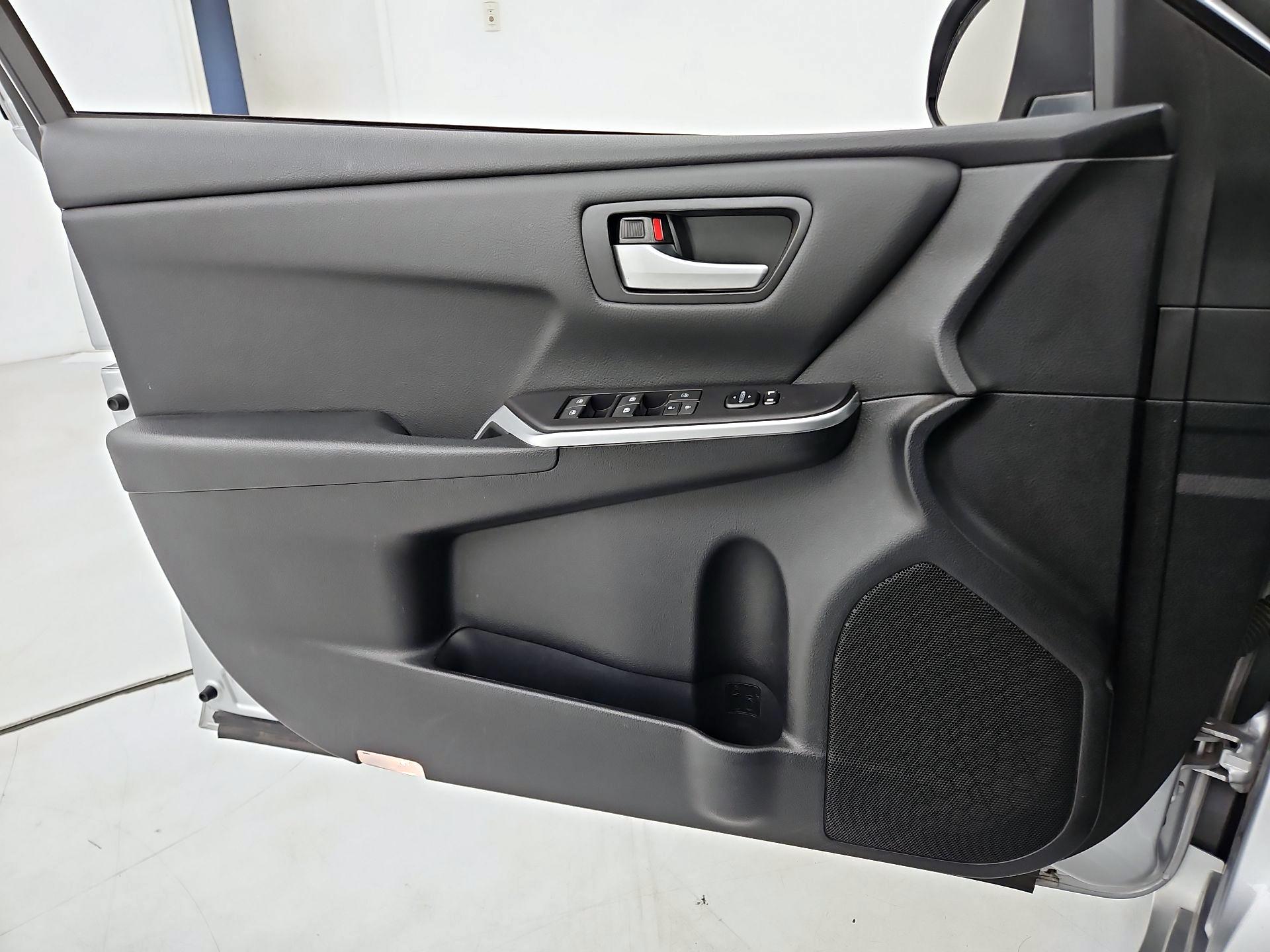 Thumbnail: 2015 Toyota Camry - 12