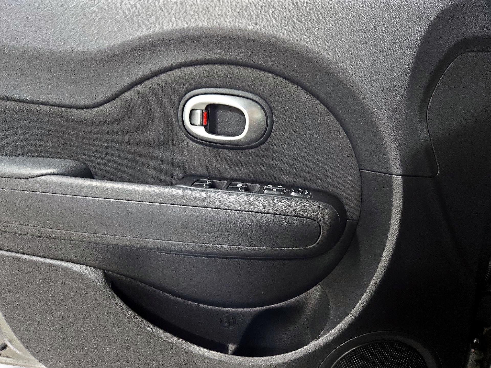 Thumbnail: 2015 Kia Soul - 12