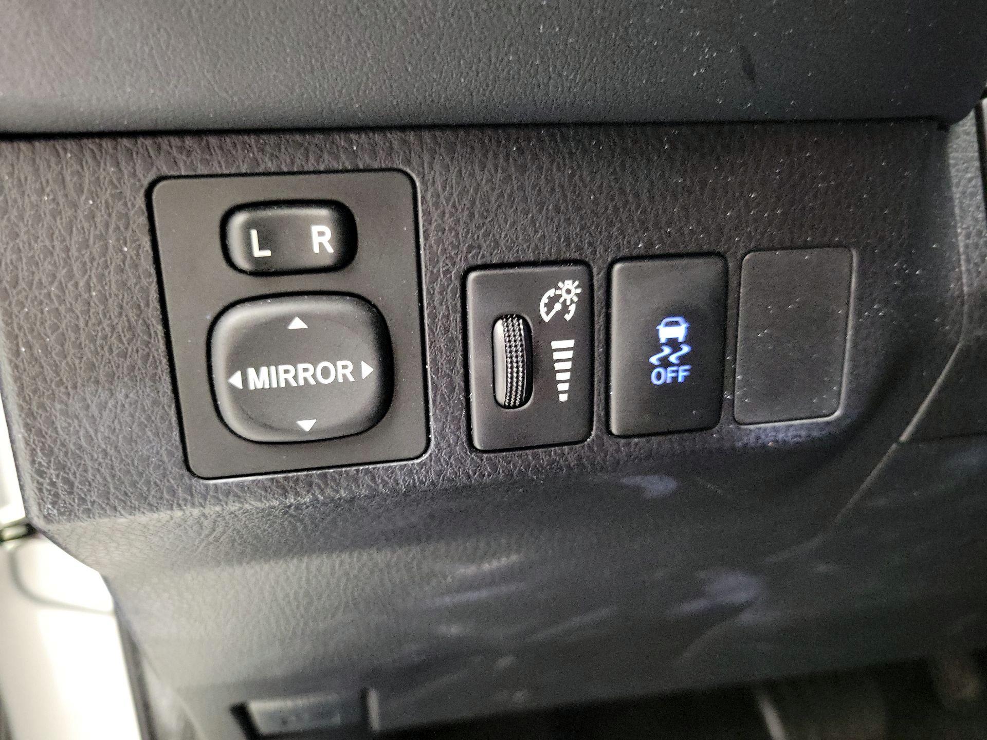 Thumbnail: 2015 Toyota RAV4 - 13