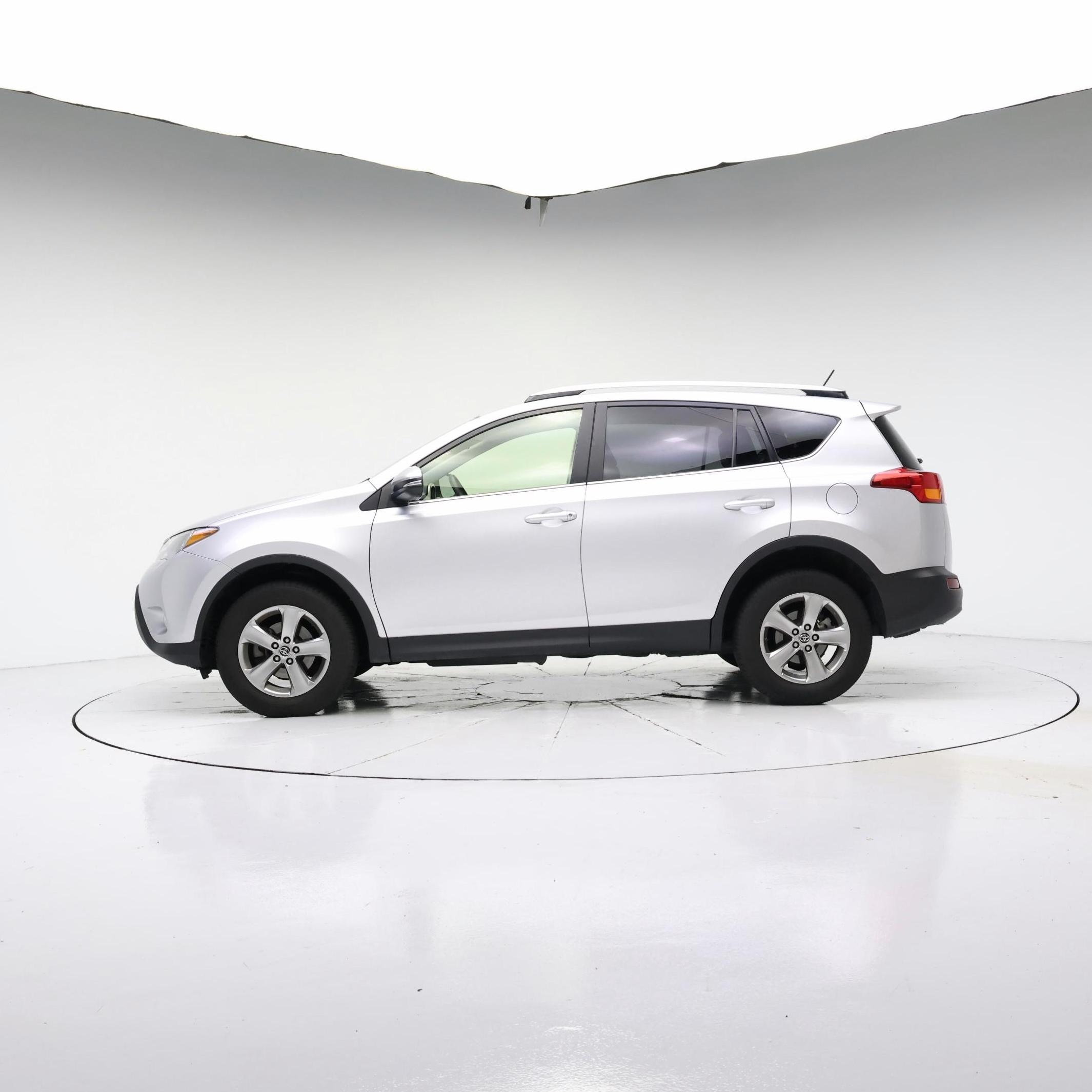 Thumbnail: 2015 Toyota RAV4 - 3