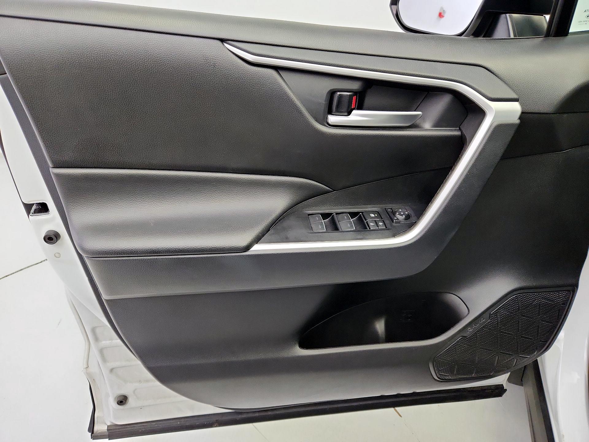 Thumbnail: 2025 Toyota RAV4 - 12