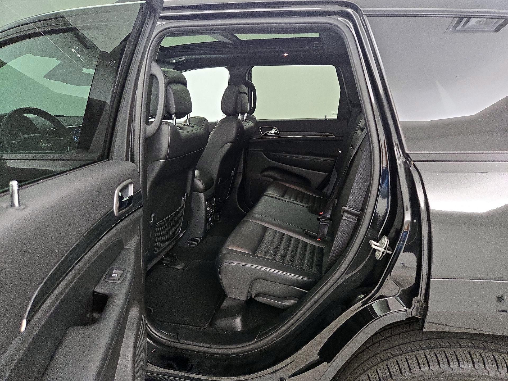 Thumbnail: 2020 Jeep Grand Cherokee - 20