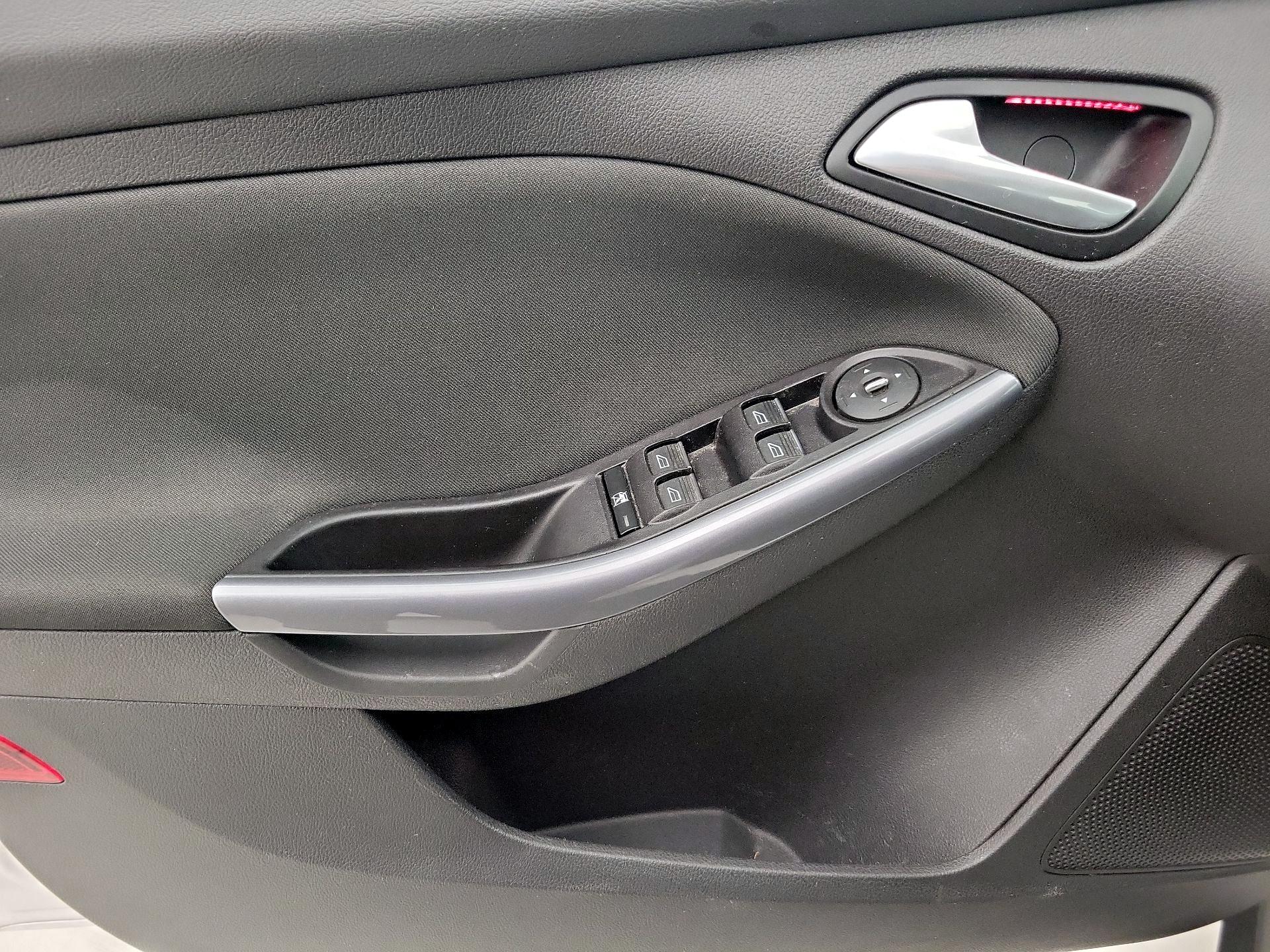 Thumbnail: 2014 Ford Focus - 12