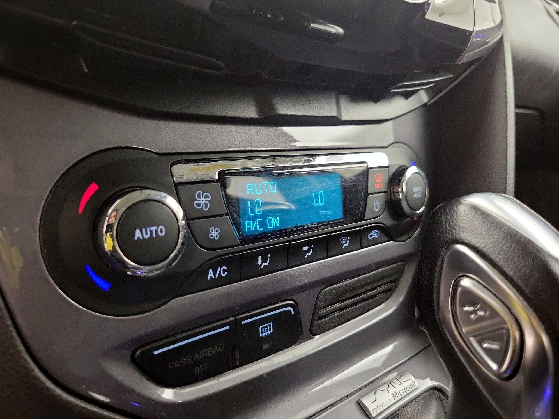 Thumbnail: 2014 Ford Focus - 16