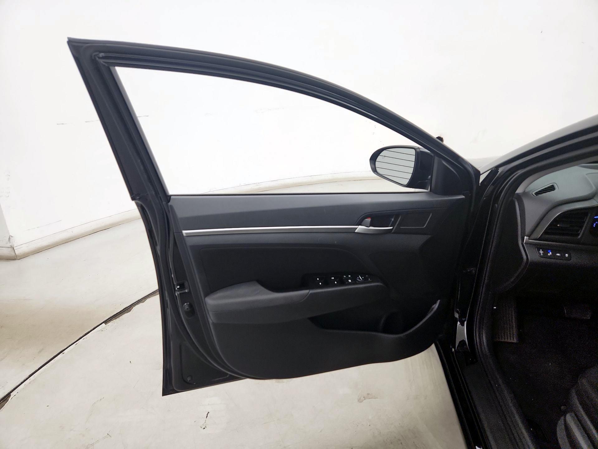 Thumbnail: 2020 Hyundai Elantra - 12