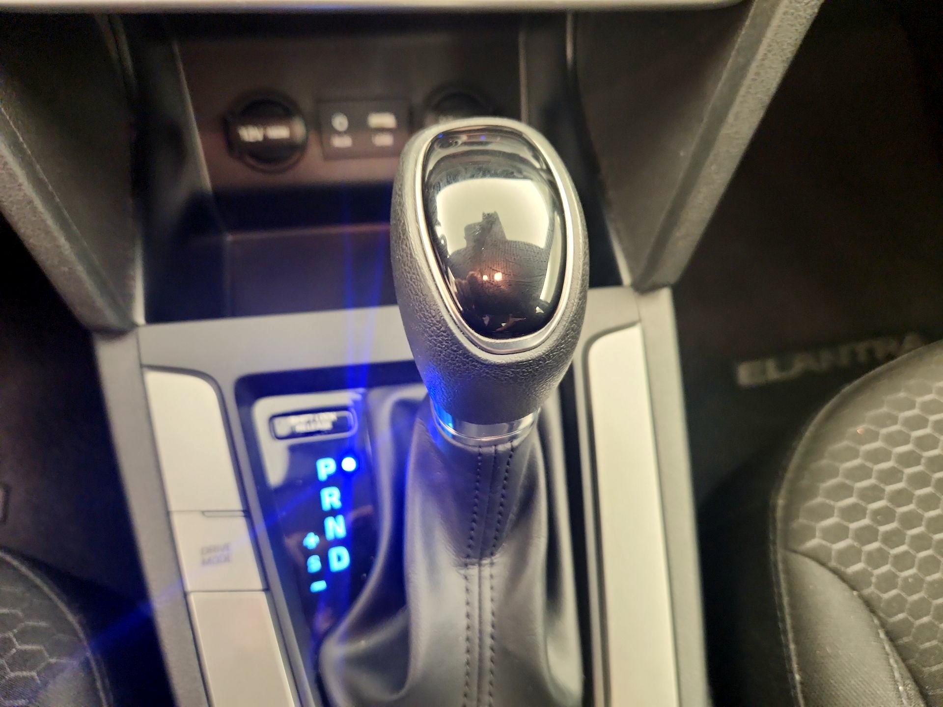 Thumbnail: 2020 Hyundai Elantra - 17