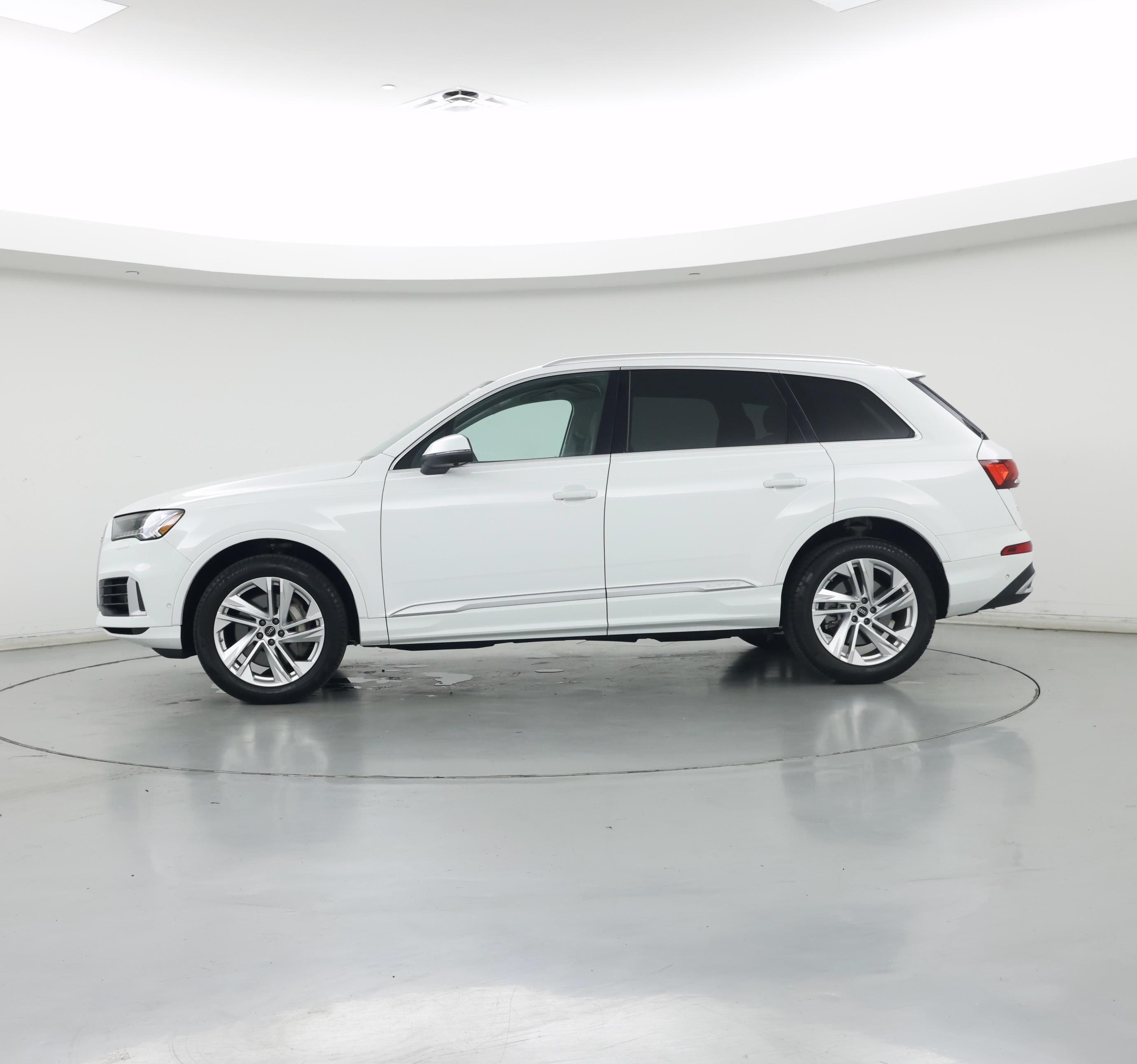 Thumbnail: 2023 Audi Q7 - 3